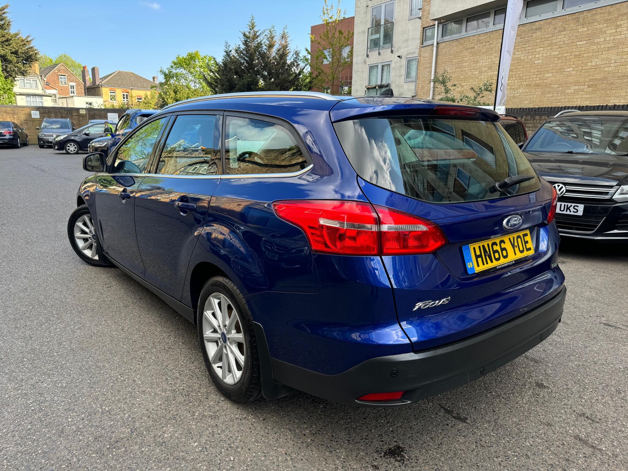 Ford Focus view 4