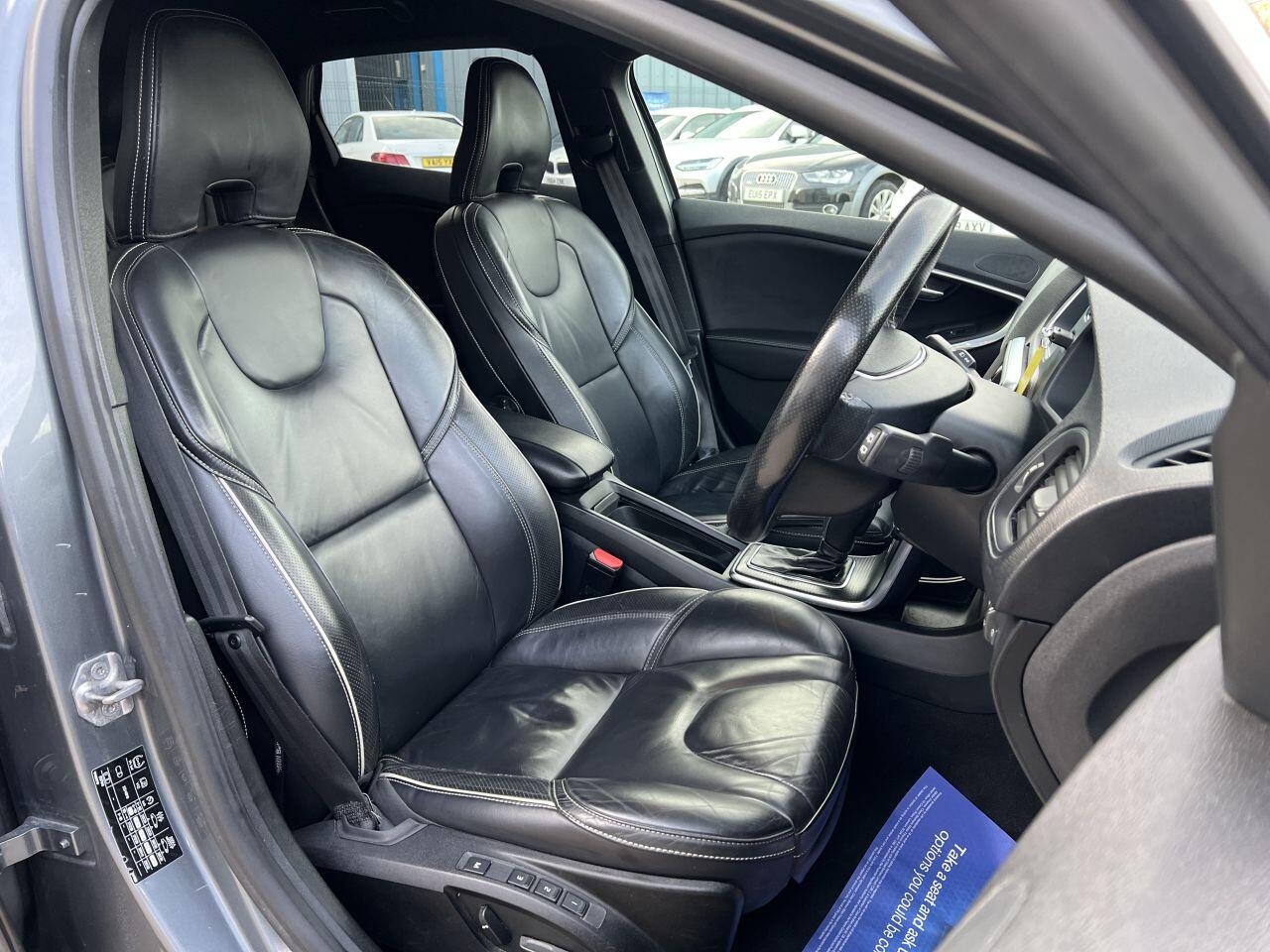 Volvo V40 view 16