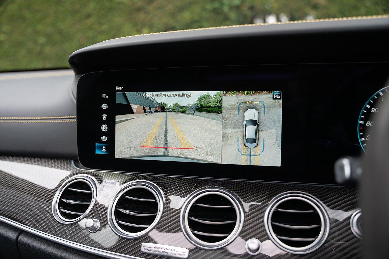 Mercedes-Benz E-Class view 53