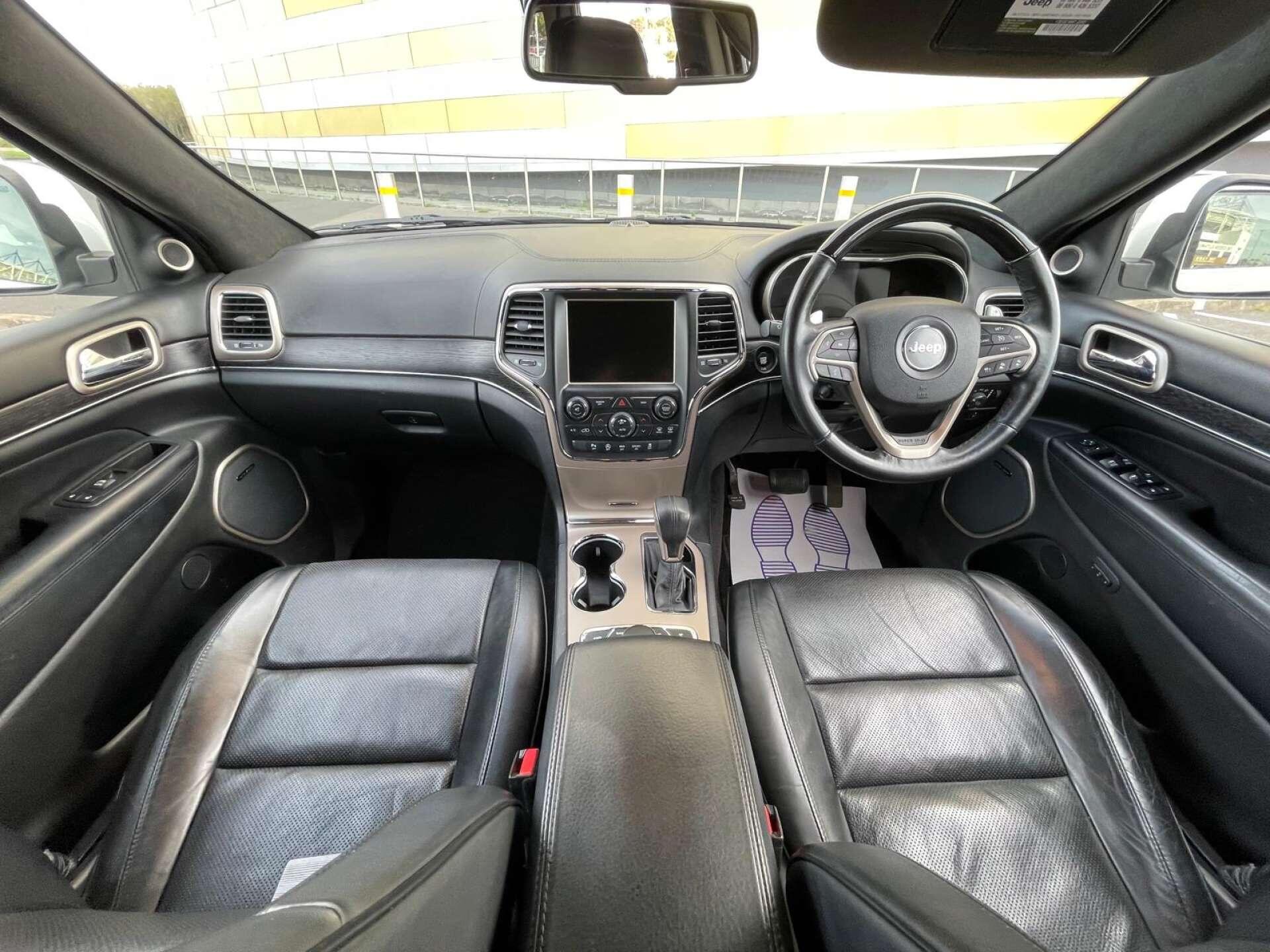 Jeep Grand Cherokee view 2