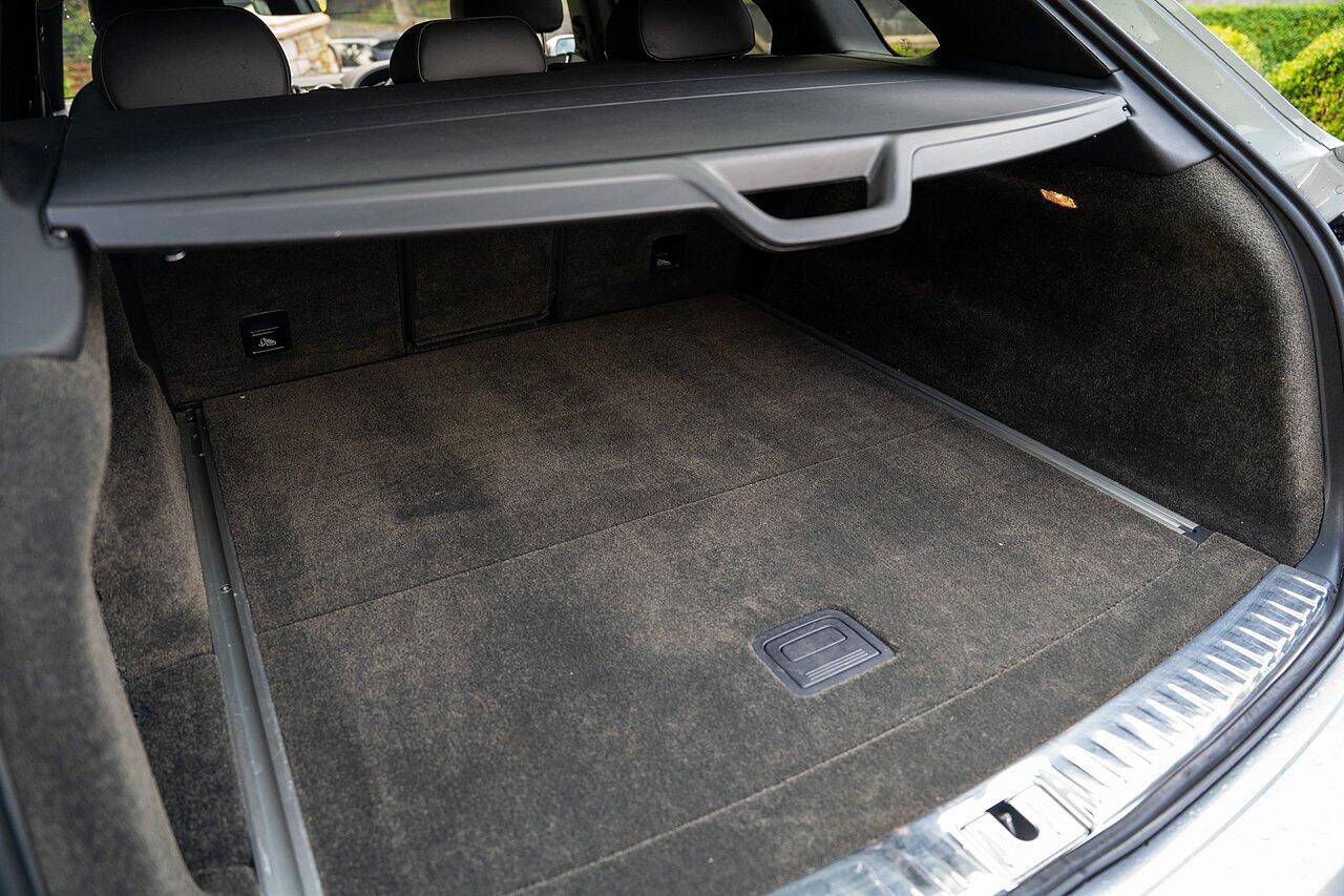 Bentley Bentayga view 91