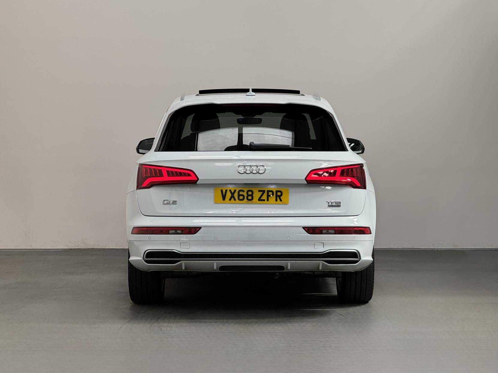 Audi Q5 view 13
