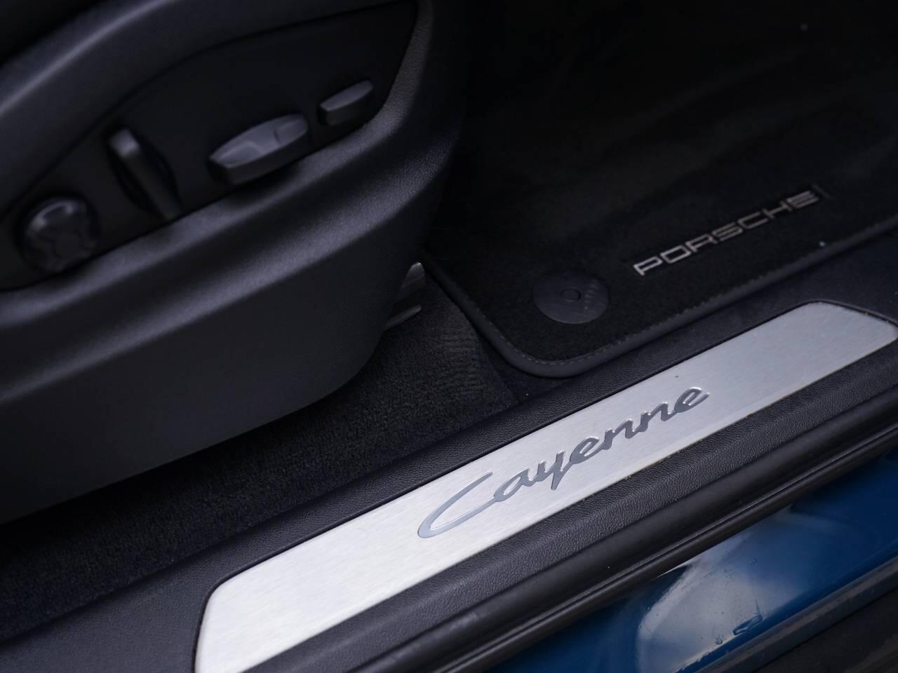 Porsche Cayenne view 25