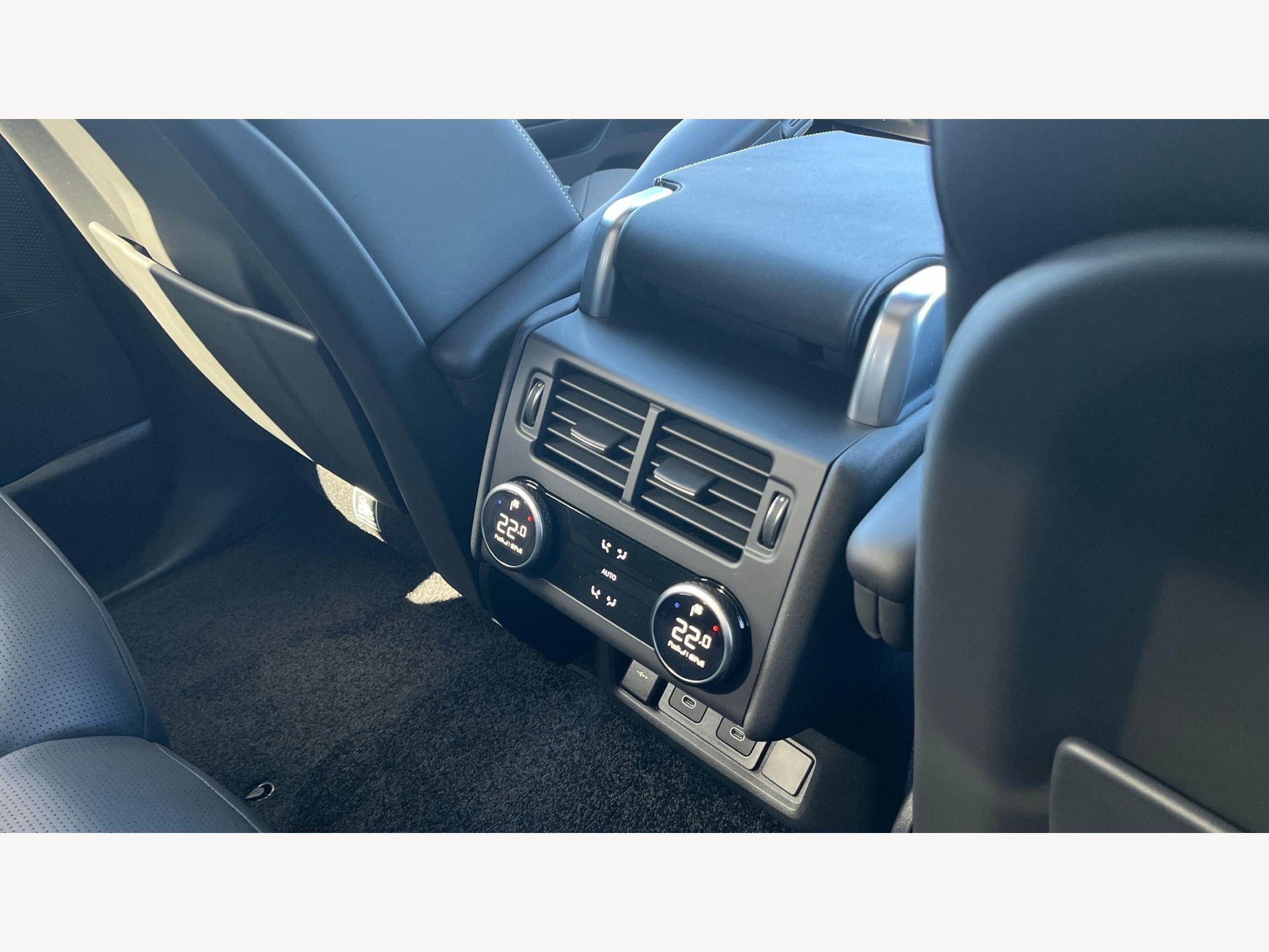 Land Rover Discovery view 22