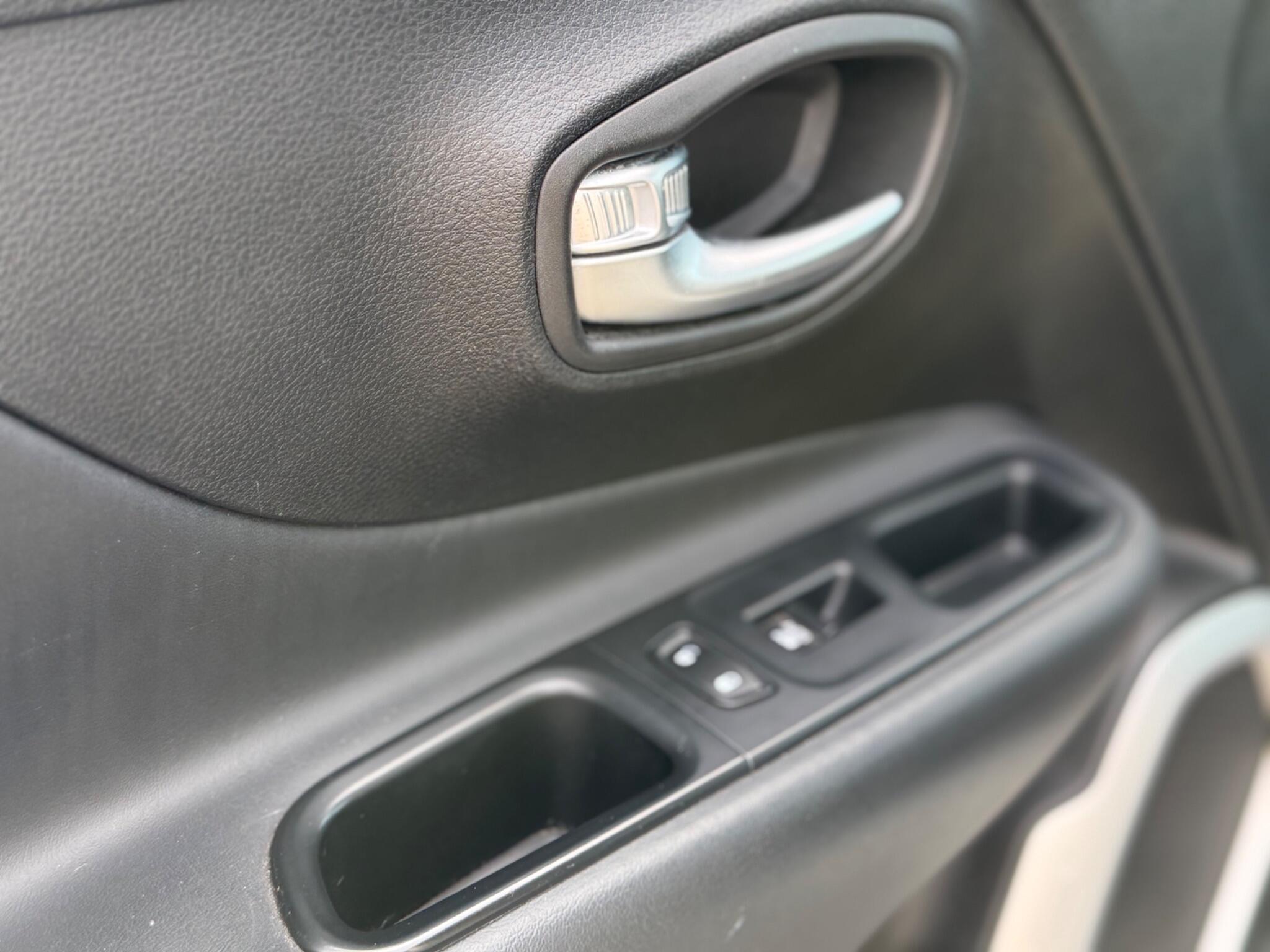 Jeep Renegade view 19