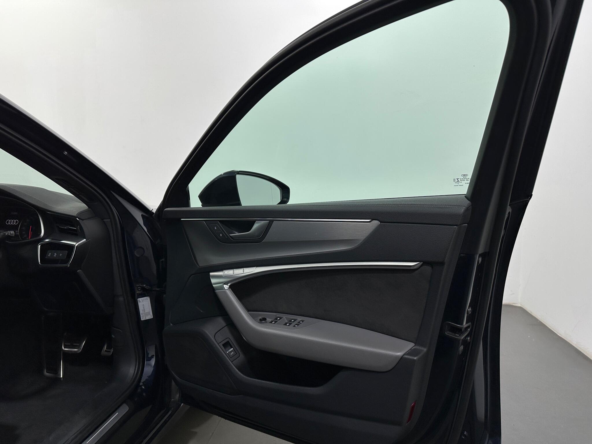 Audi A6 view 35