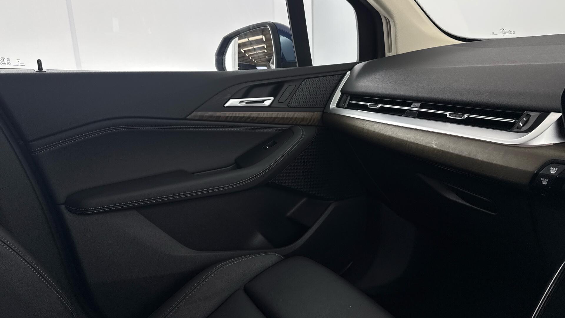 BMW 2 Series Active Tourer view 31