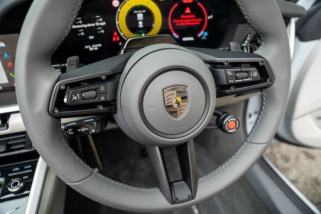 Porsche 911 view 66