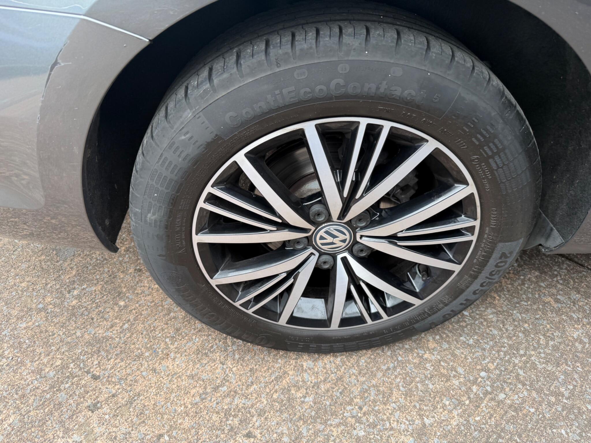 Volkswagen Golf view 19