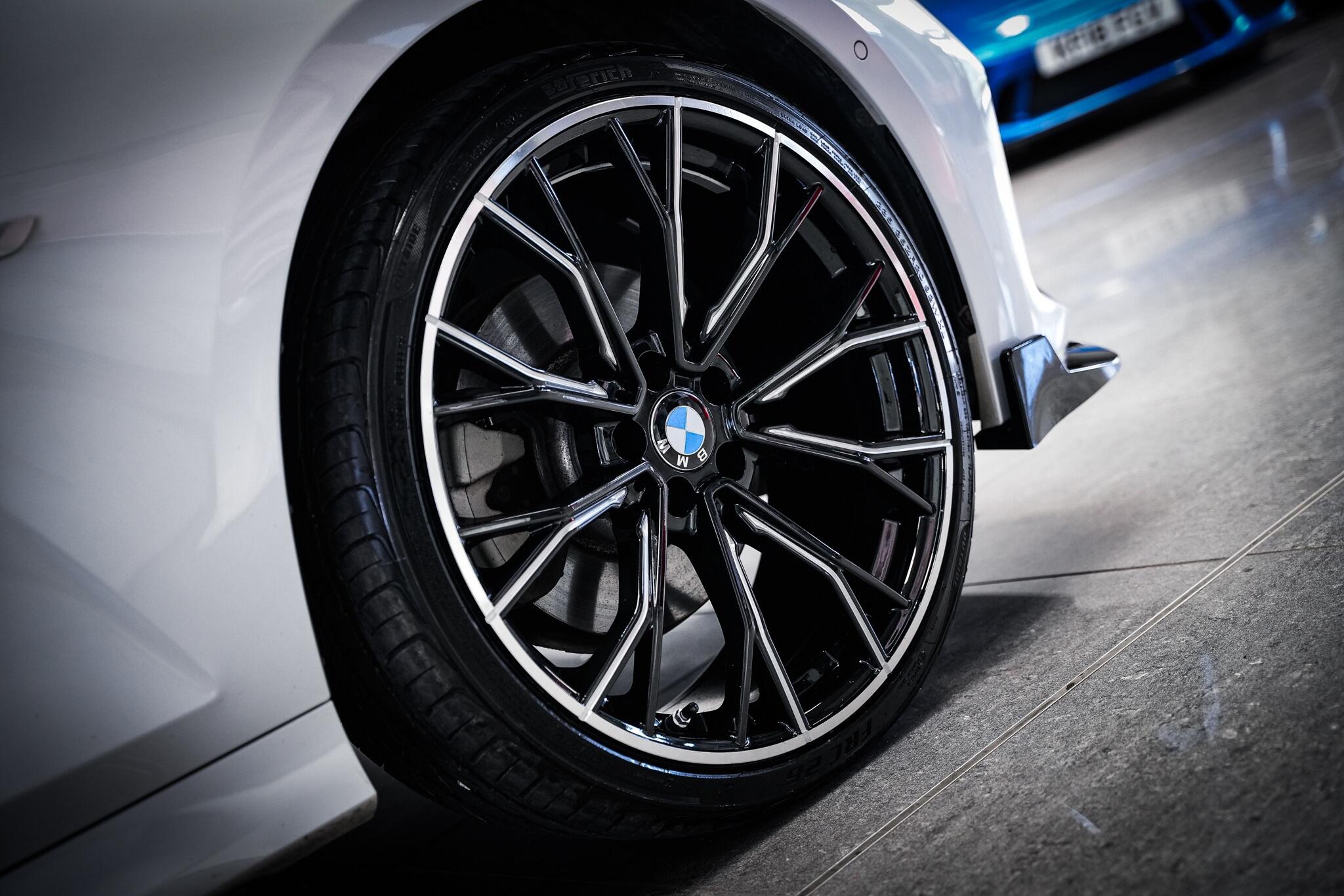 BMW 3 Series view 26