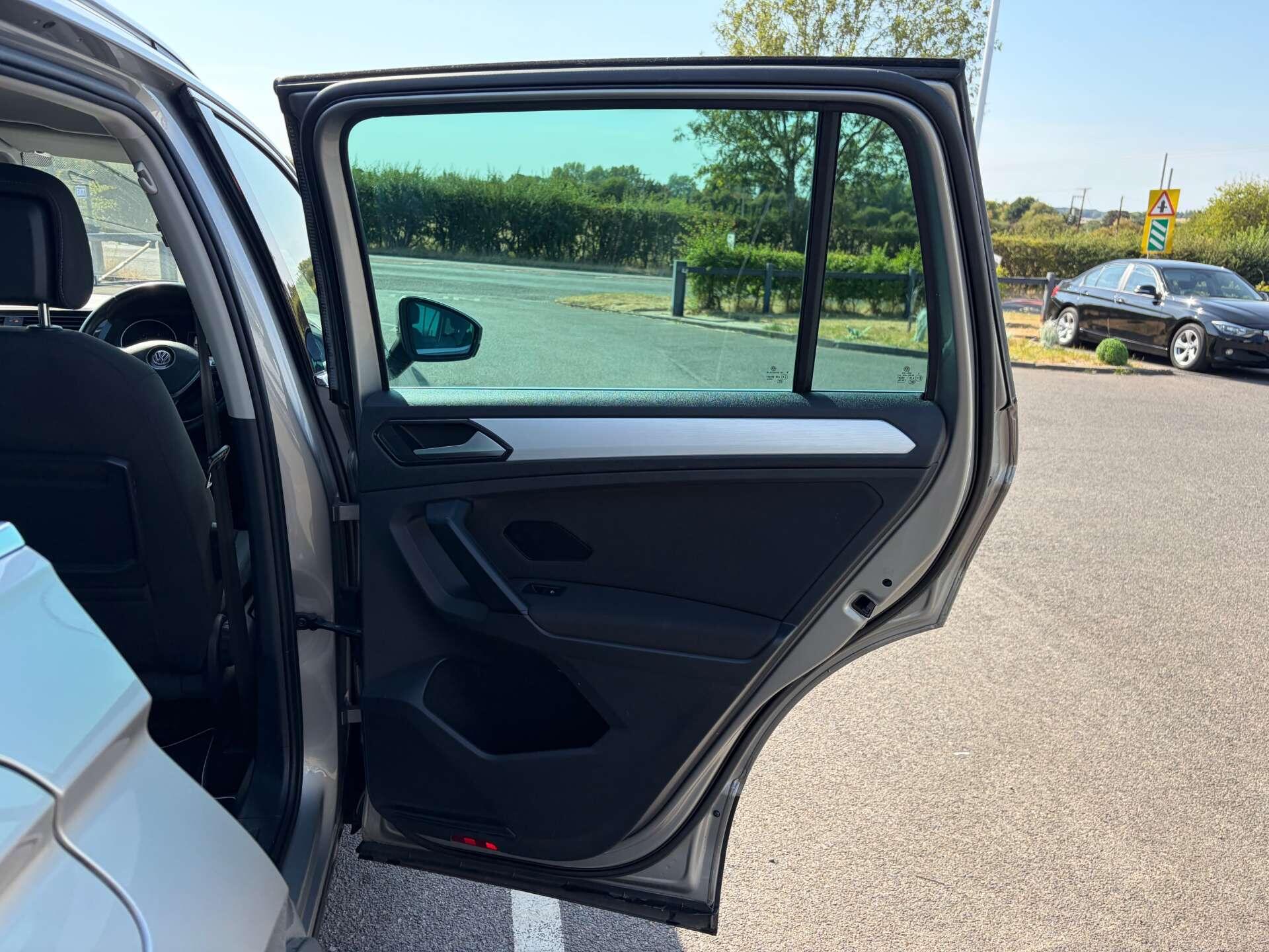Volkswagen Tiguan view 26