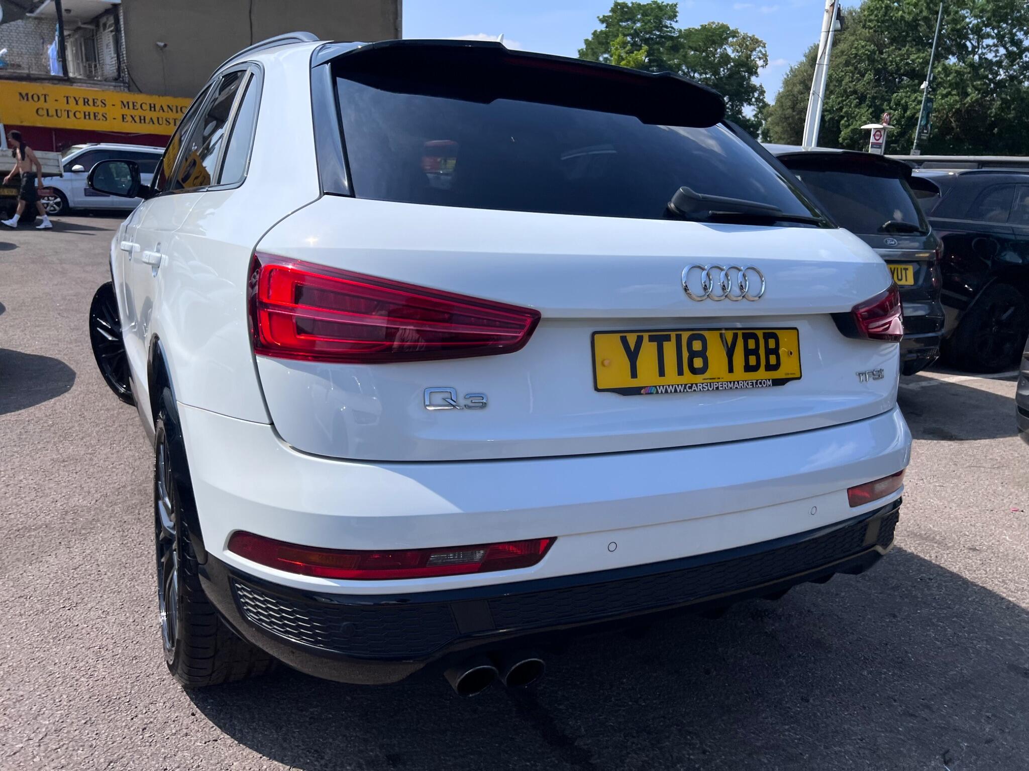 Audi Q3 view 15
