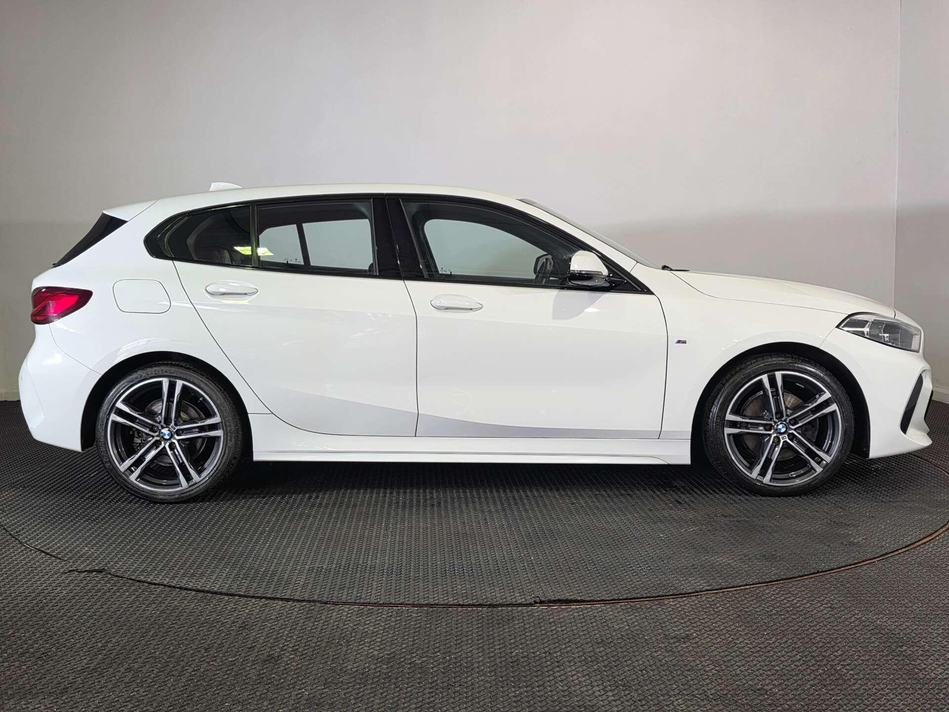 BMW 1 Series view 8