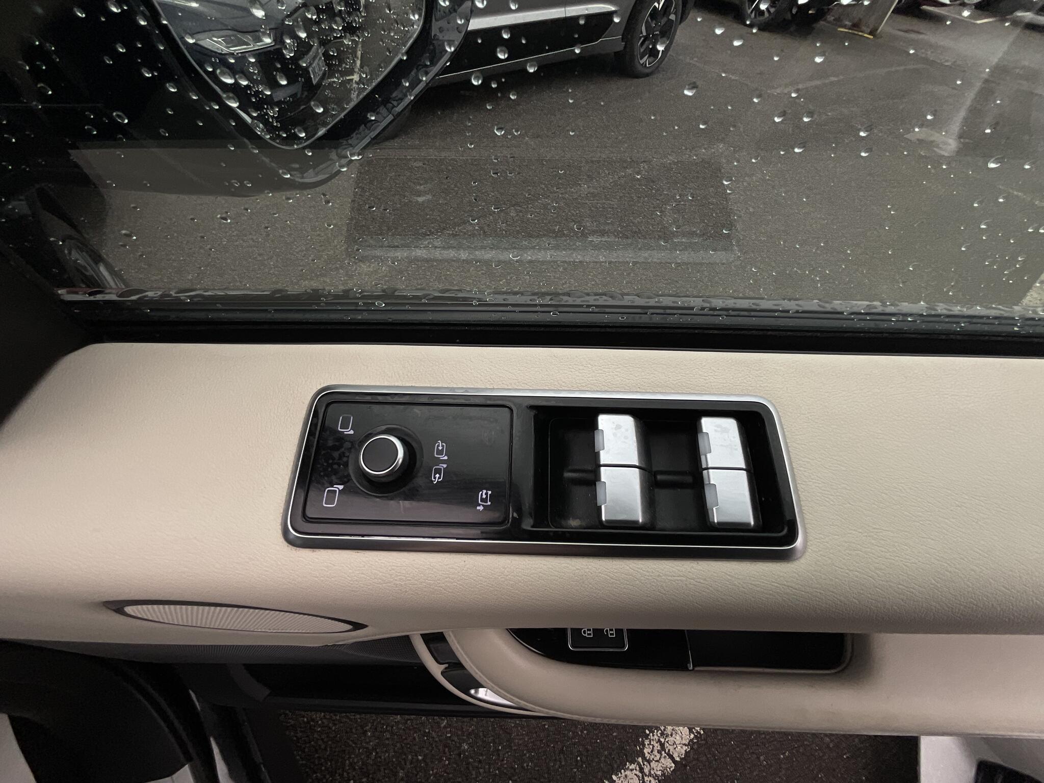 Land Rover Range Rover view 34
