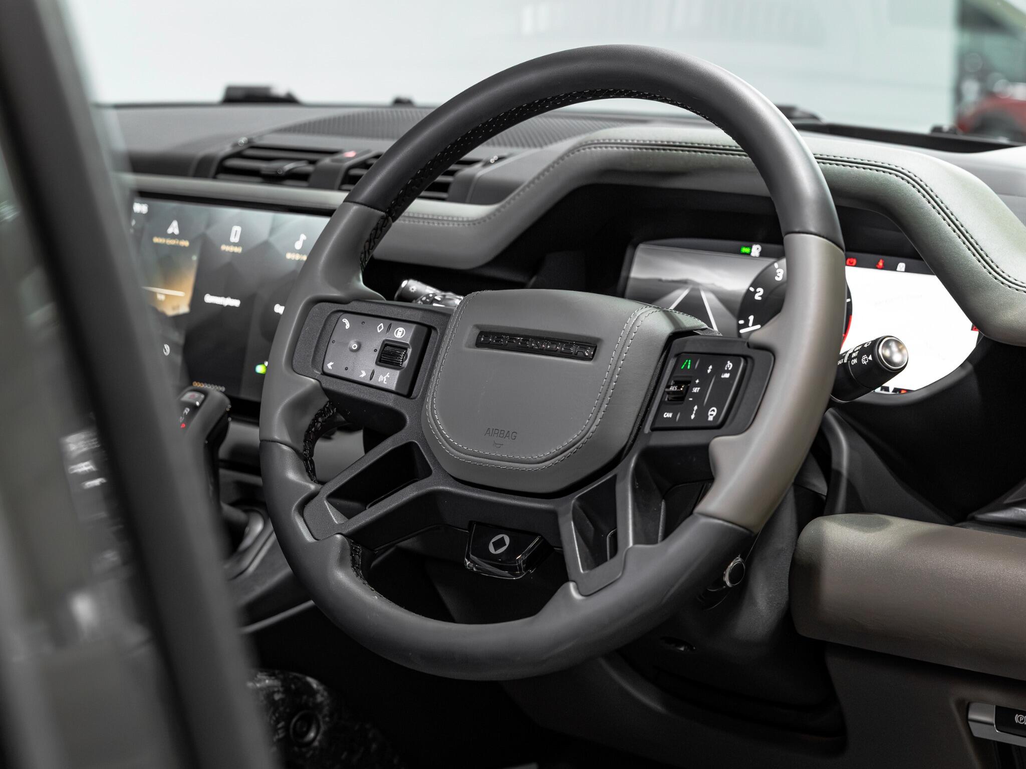 Land Rover Defender view 19