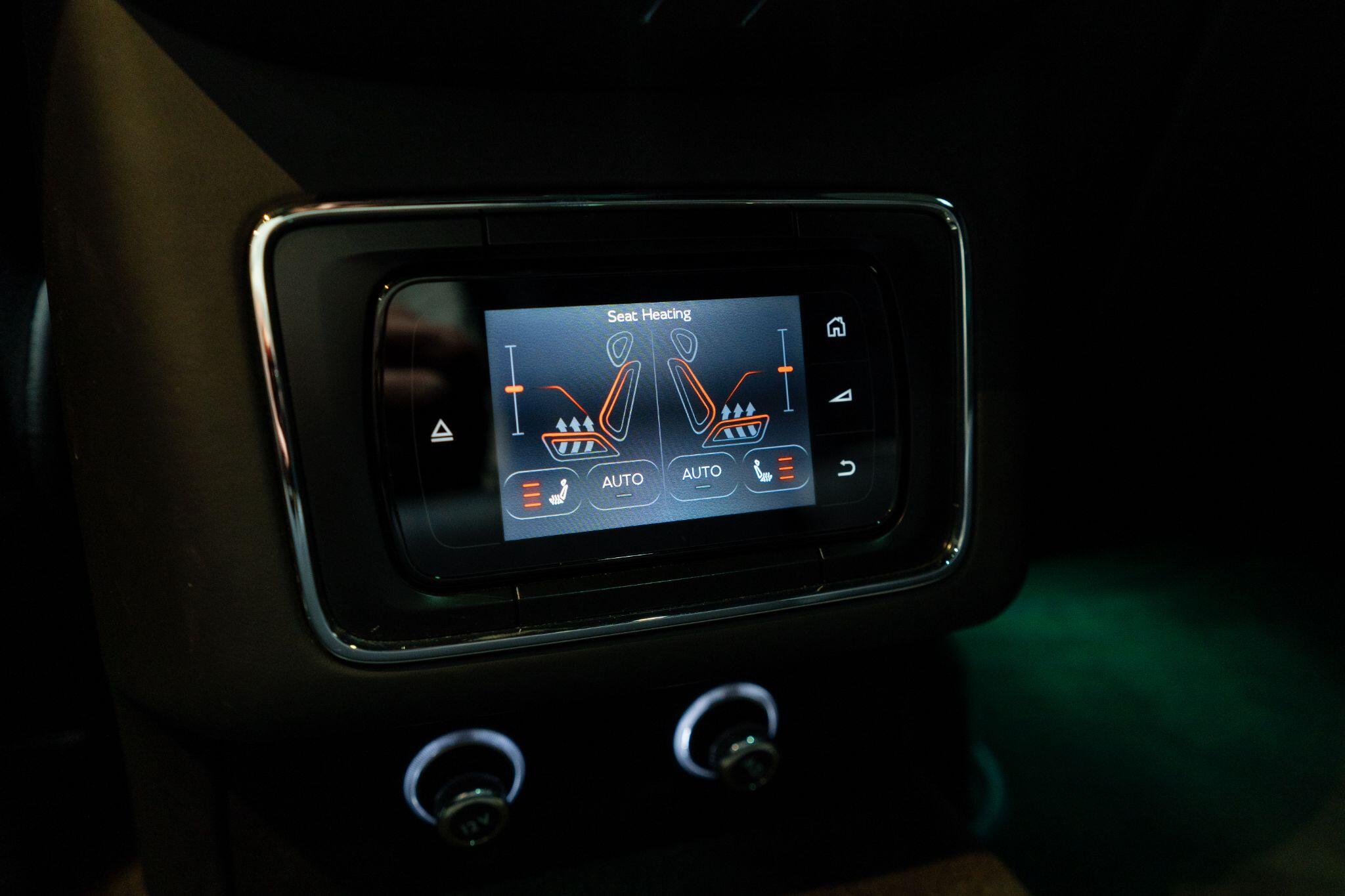 Bentley Bentayga view 22