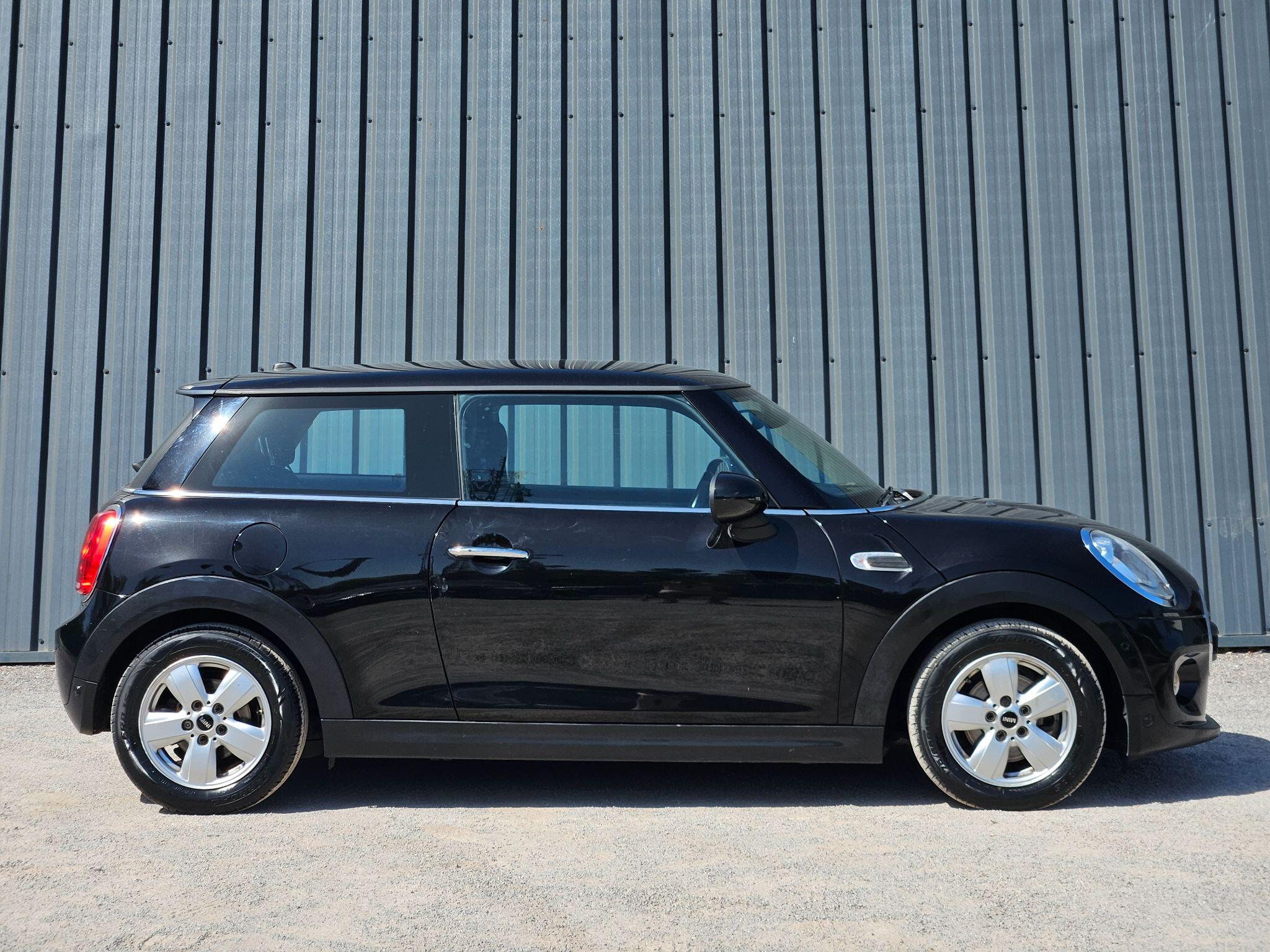 2018 MINI Hatch image 4