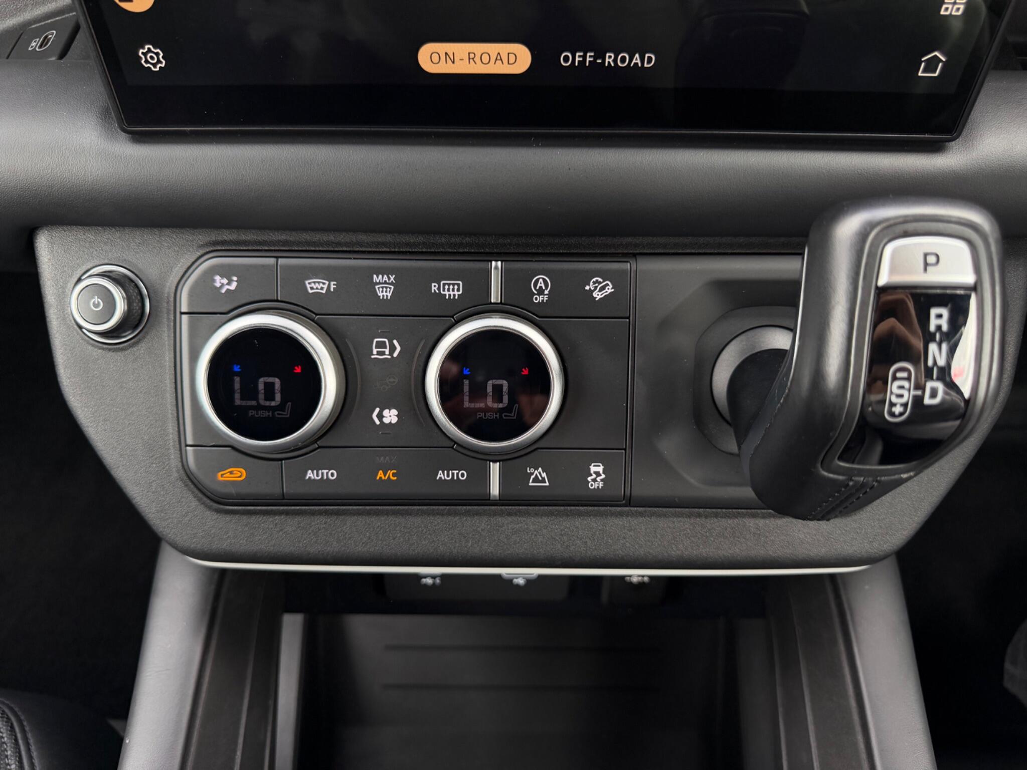 Land Rover Defender view 18