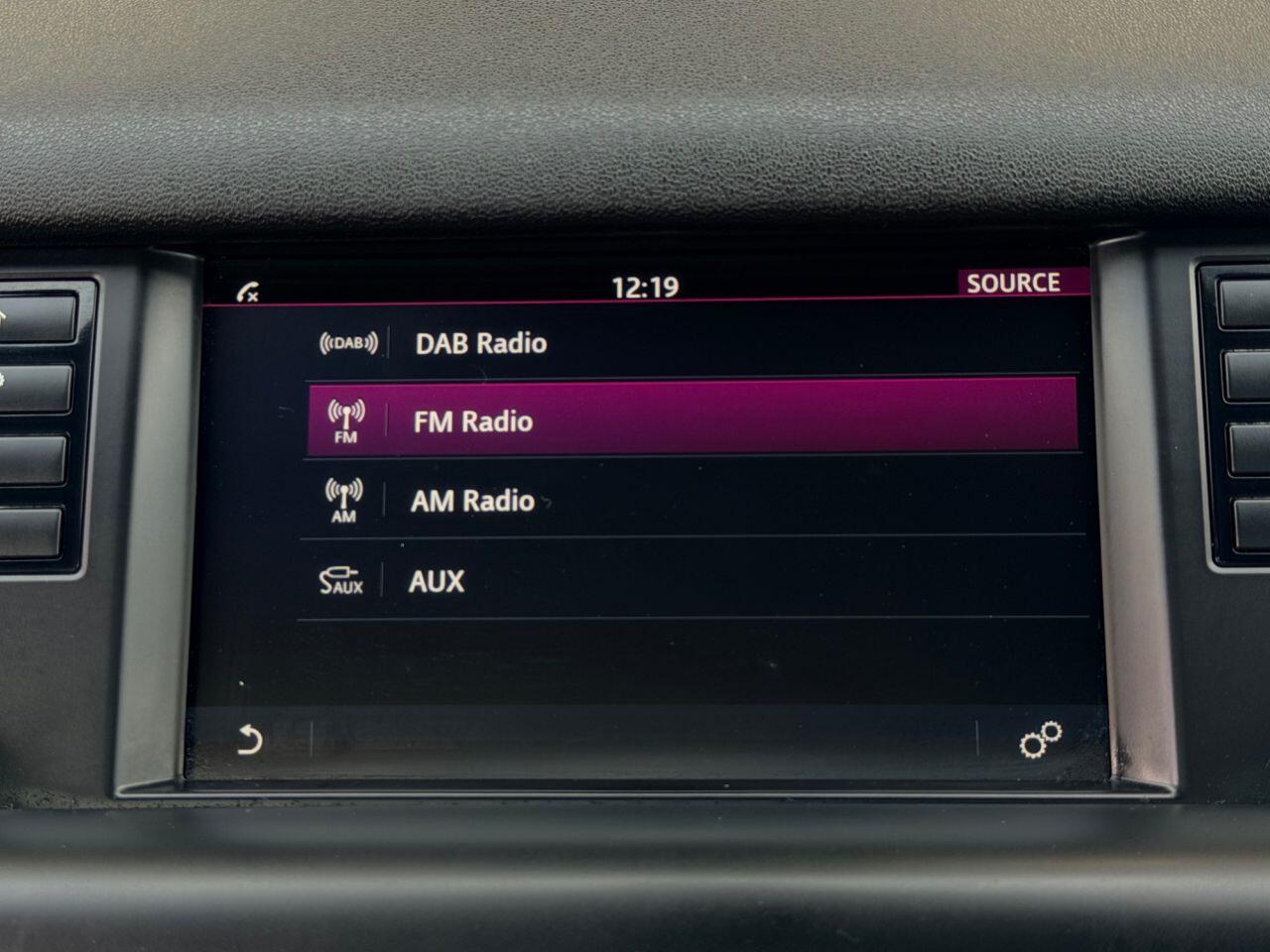 Land Rover Discovery Sport view 43