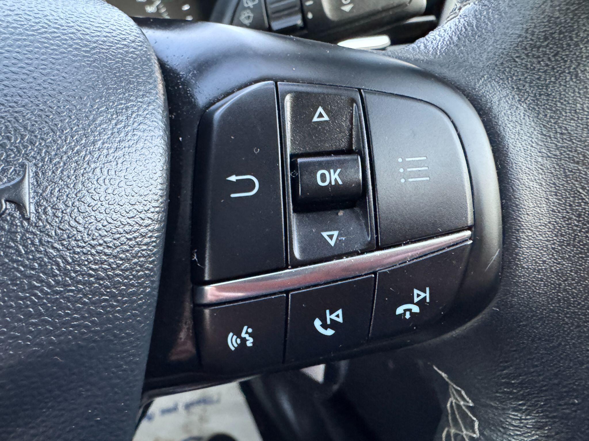 2017 Ford Fiesta image 40
