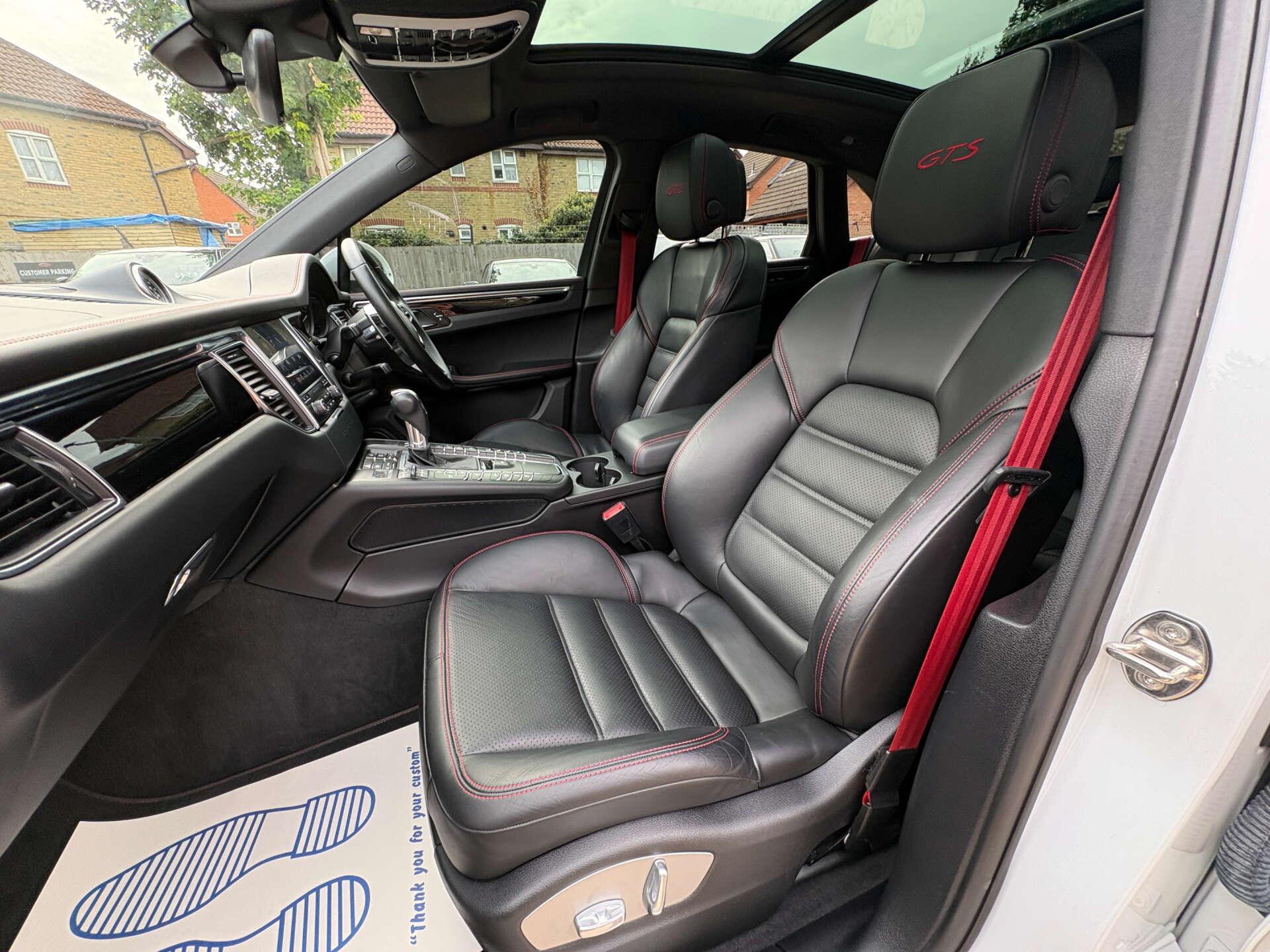Porsche Macan view 29