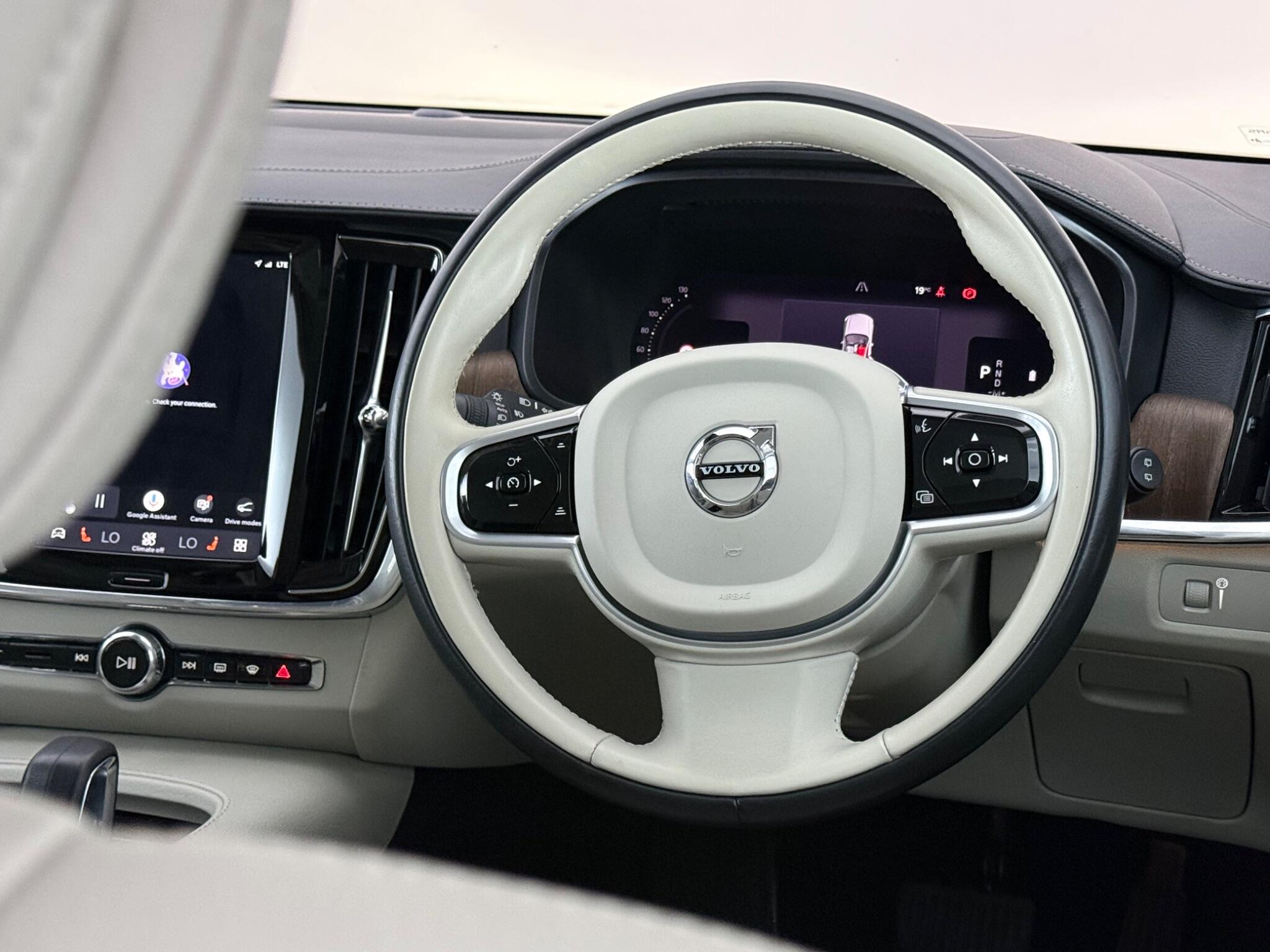 Volvo V90 Cross Country view 13