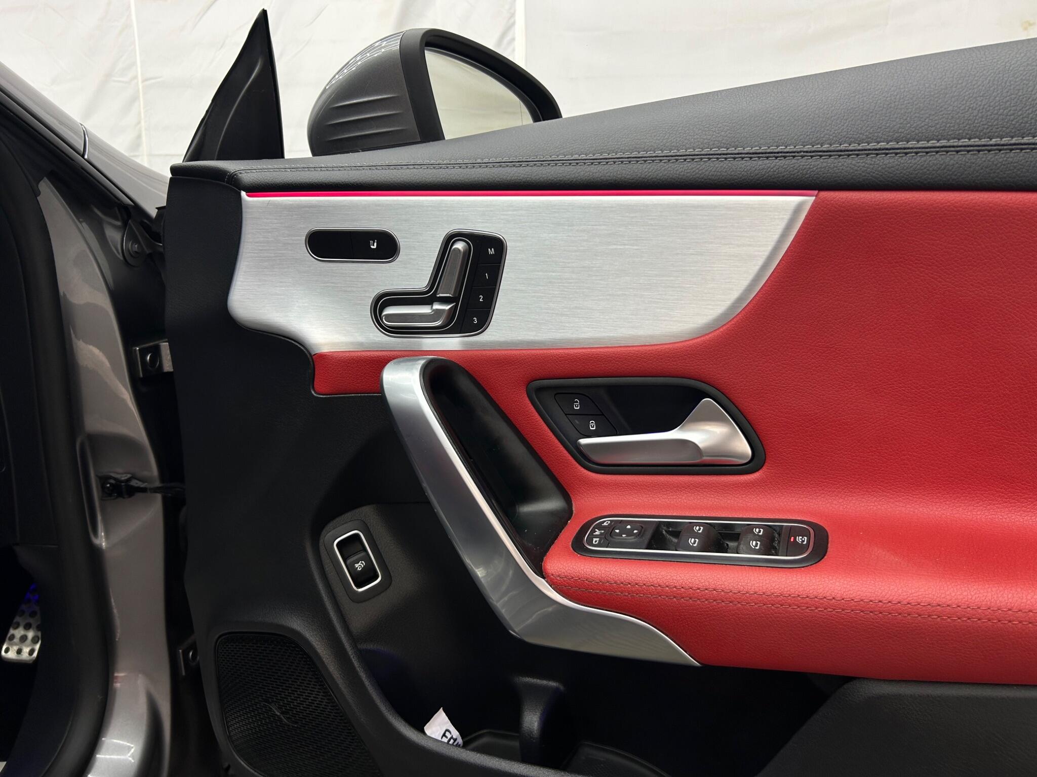 Mercedes-Benz Cla view 28