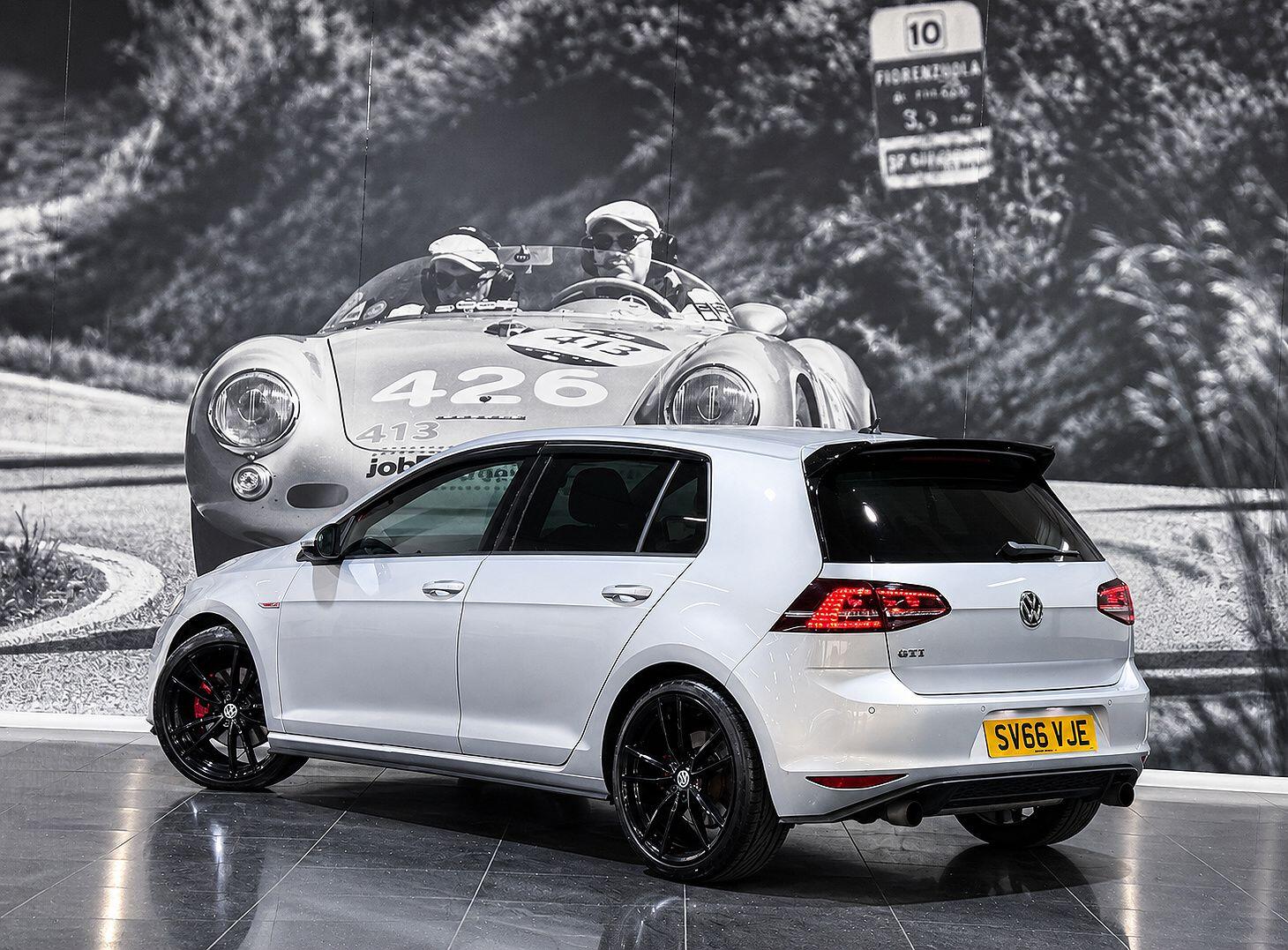 Volkswagen Golf view 3