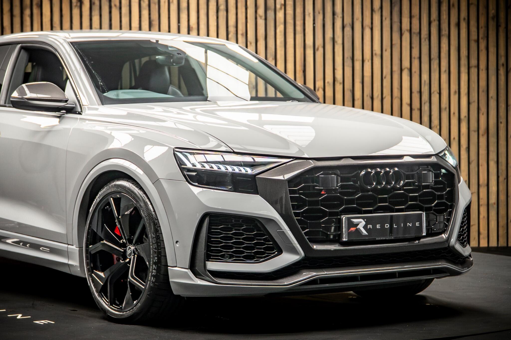 Audi RS Q8 view 11