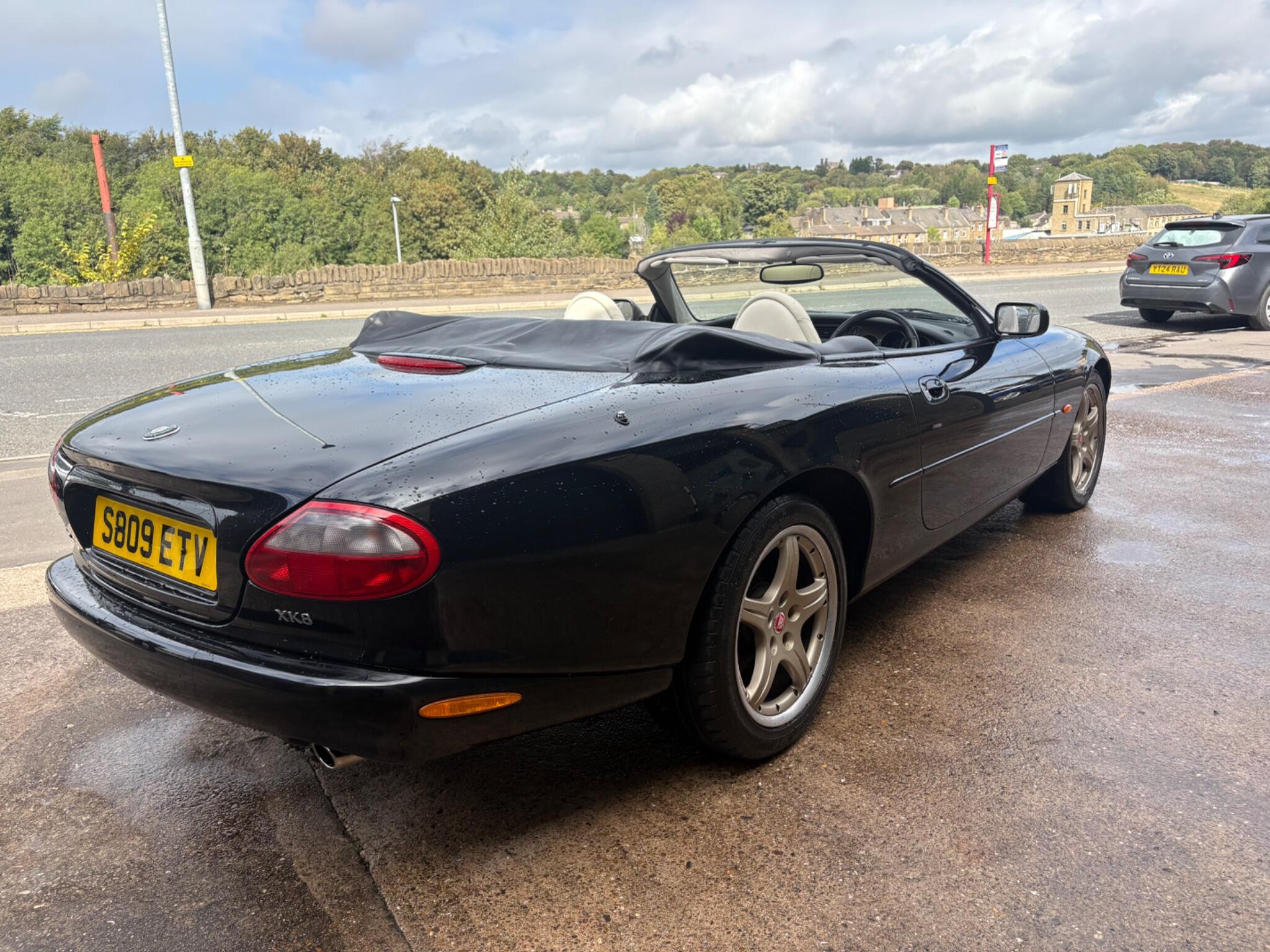 Jaguar XK8 view 18