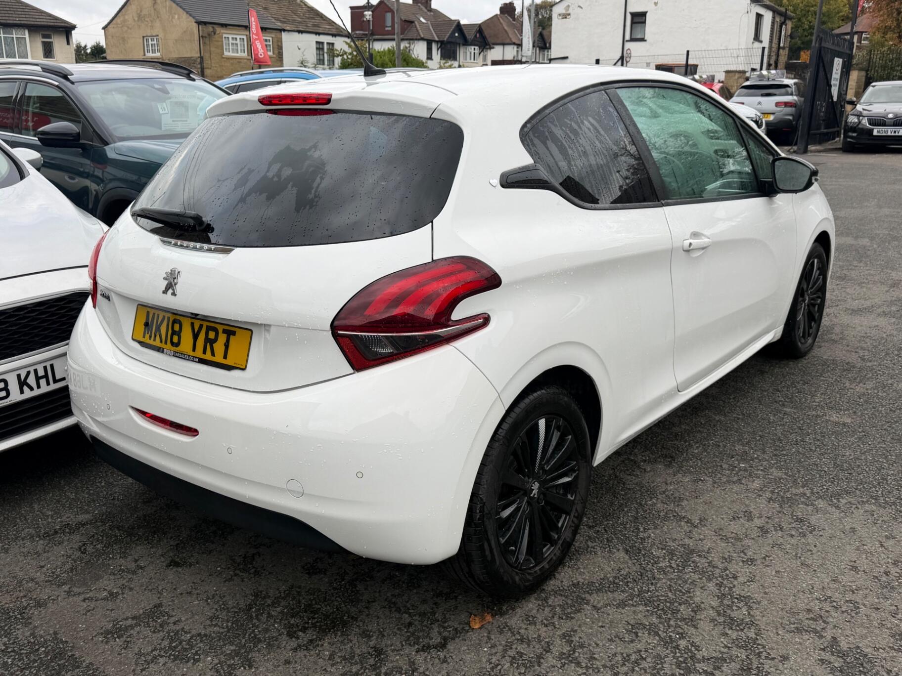 Peugeot 208 view 6
