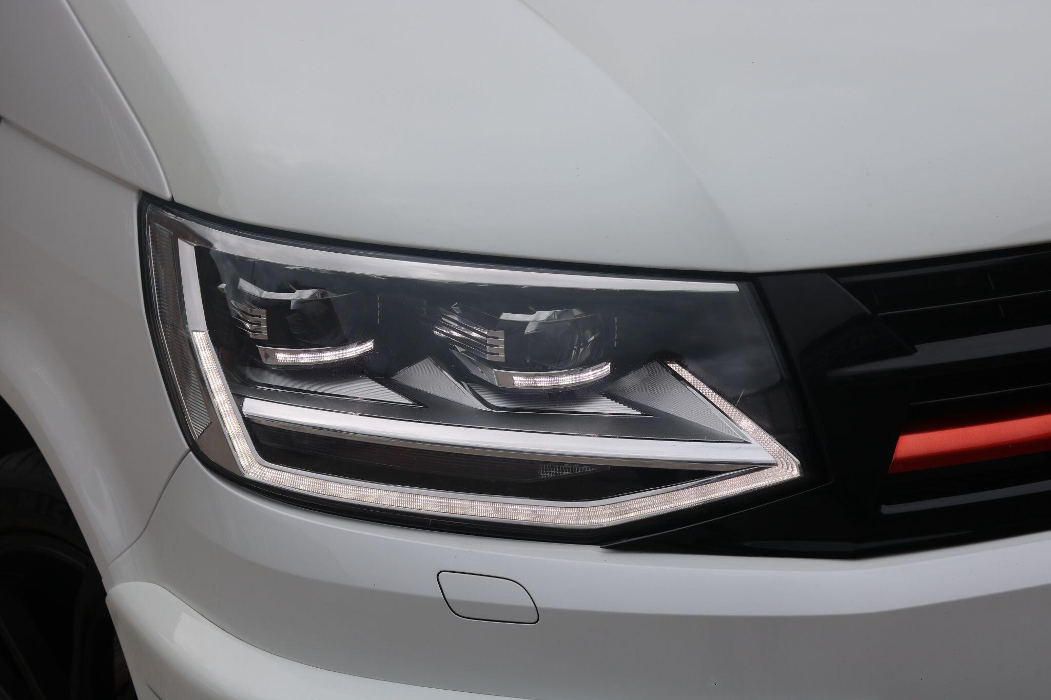 Volkswagen Transporter view 5