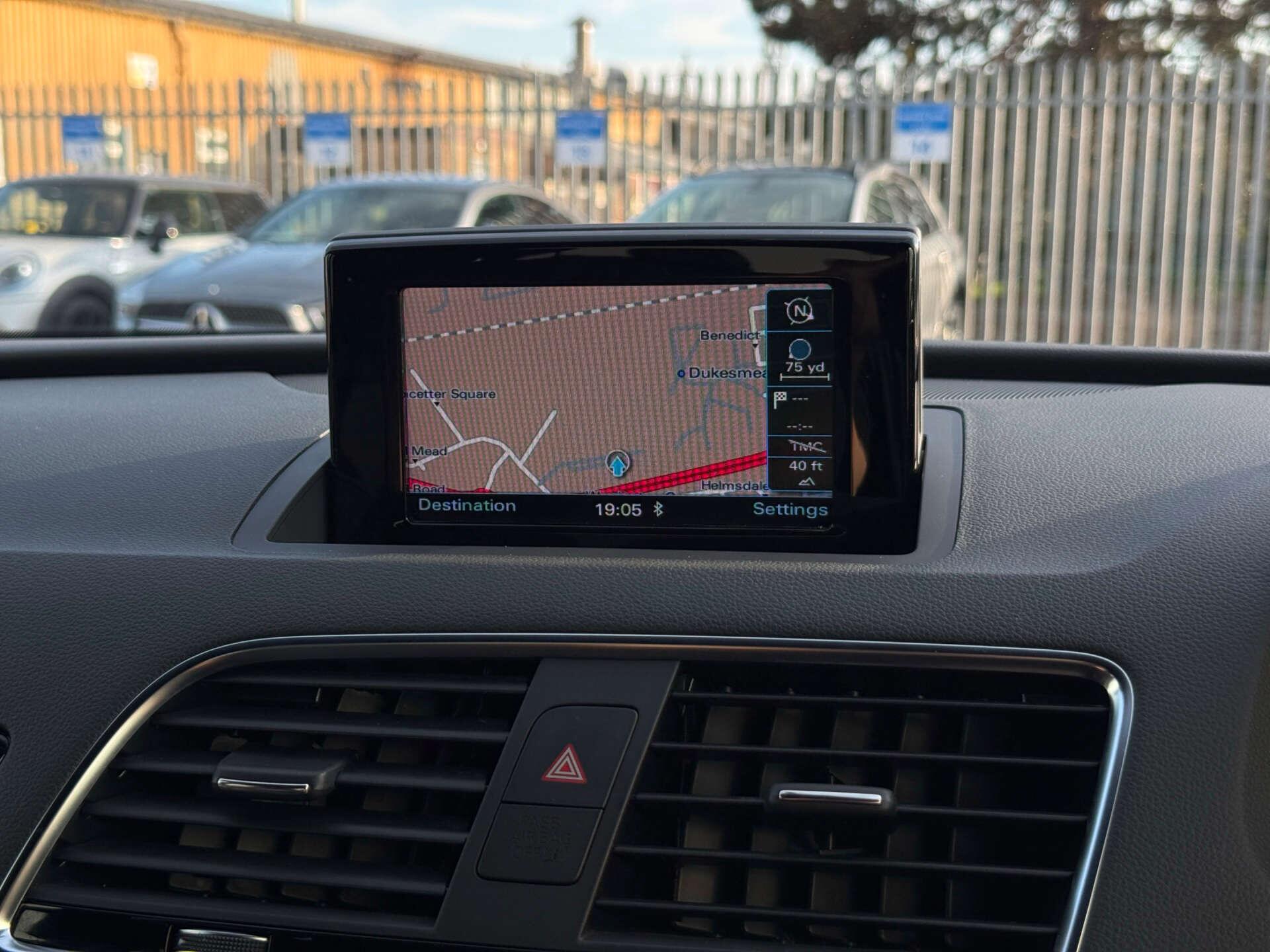 Audi Q3 view 74