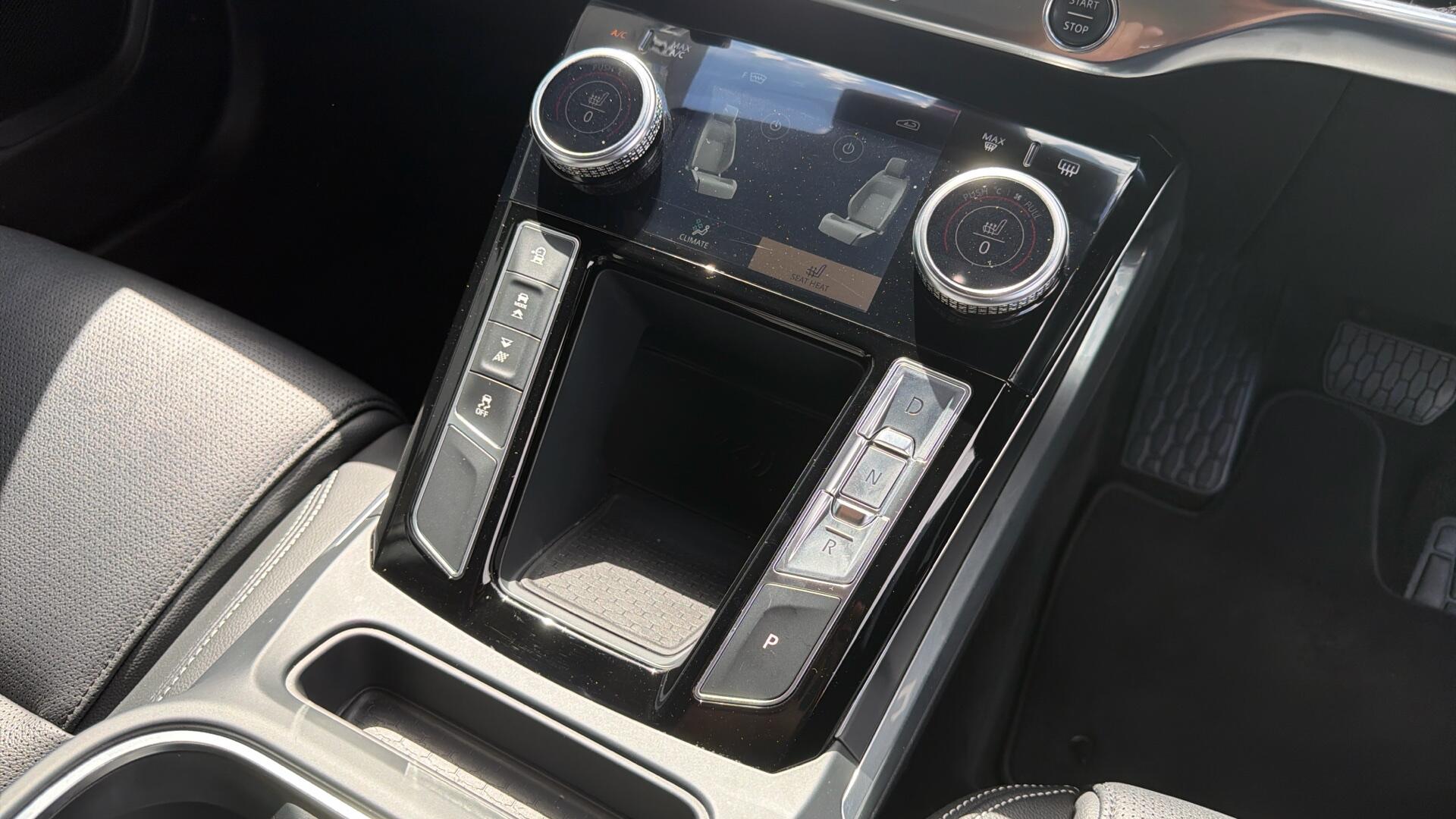 Jaguar I-Pace view 37