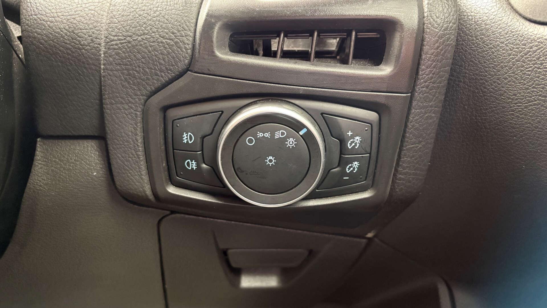 Ford Focus view 24