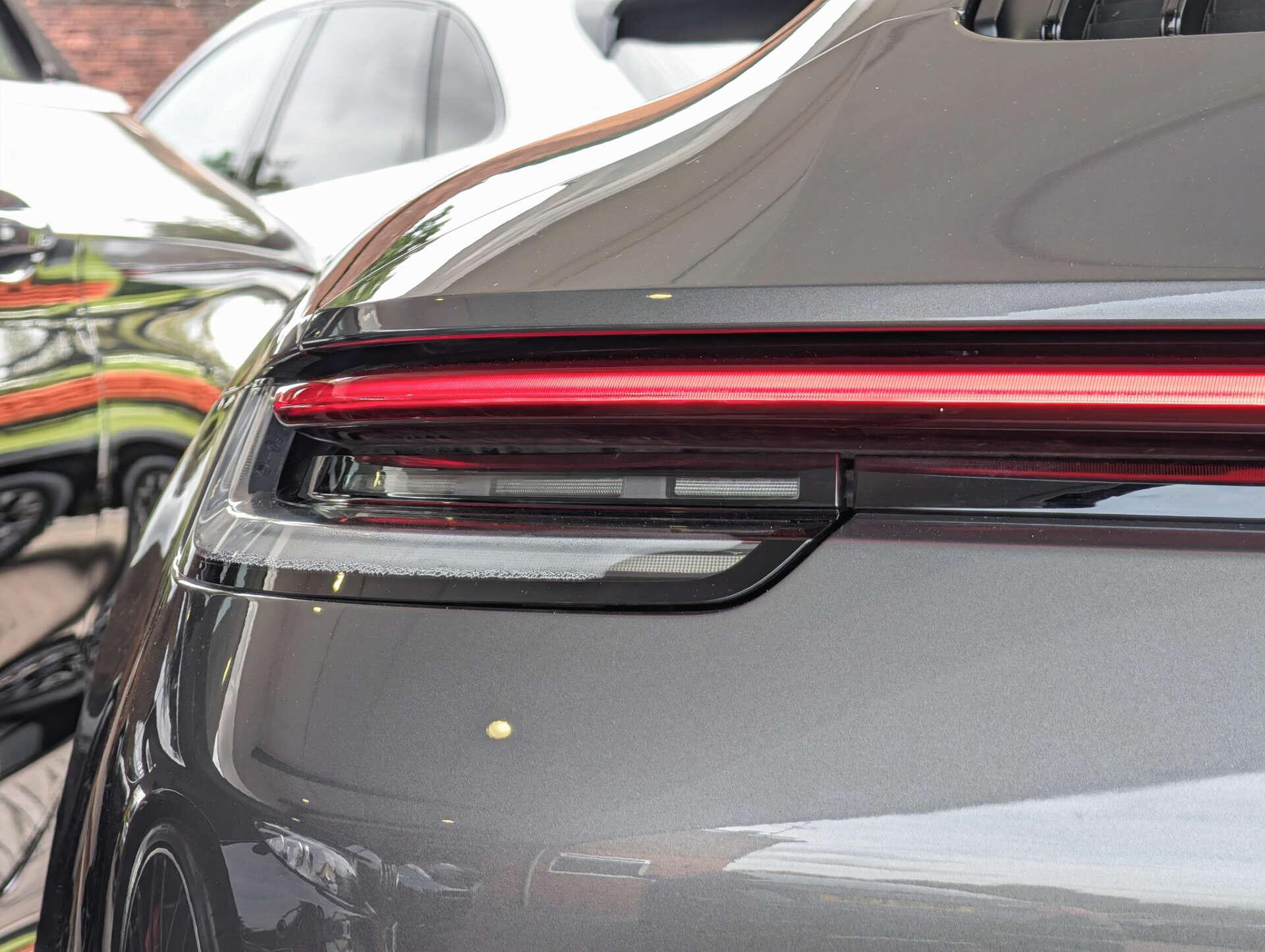 Porsche 911 view 15