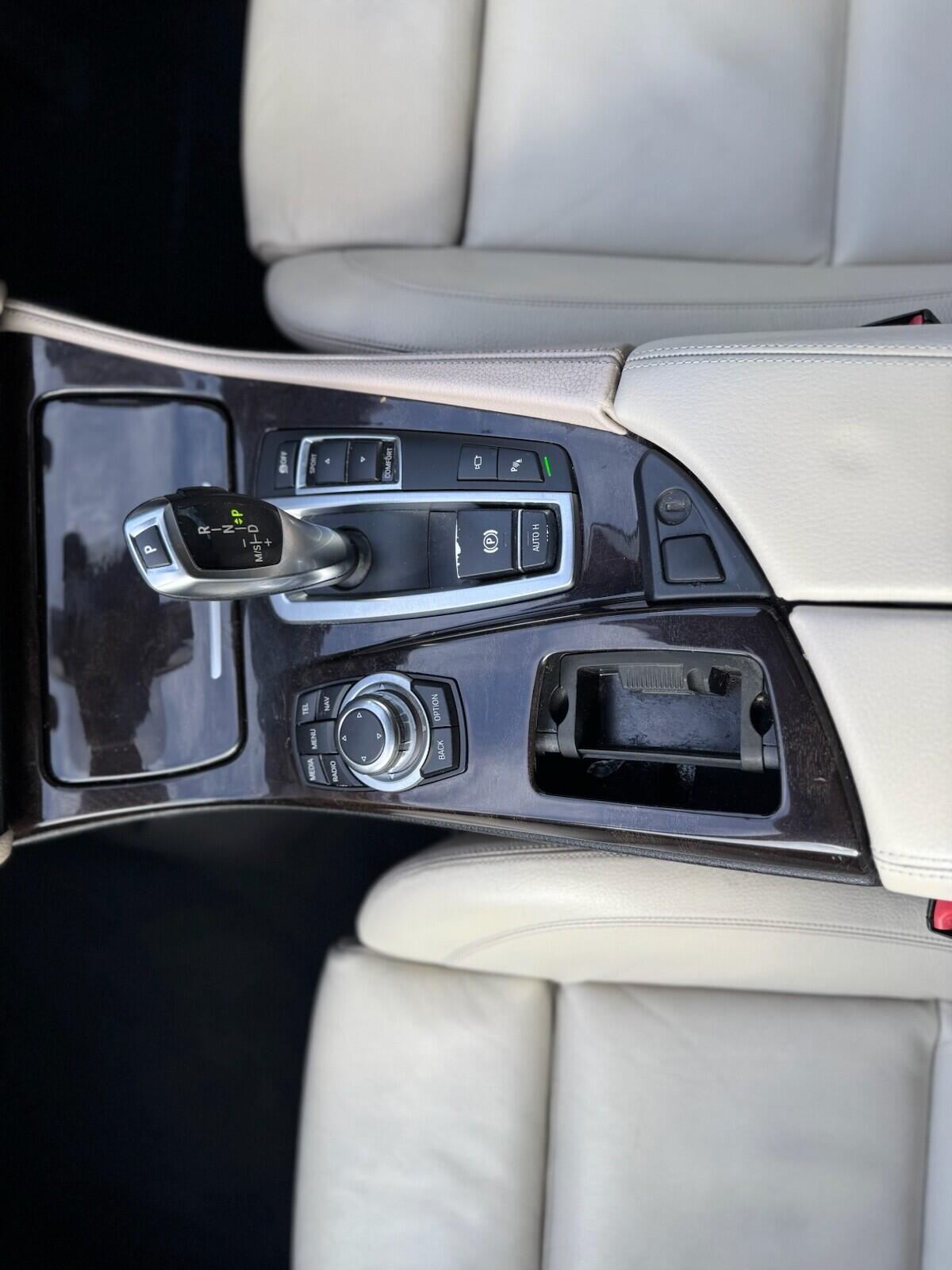BMW 5 Series view 10