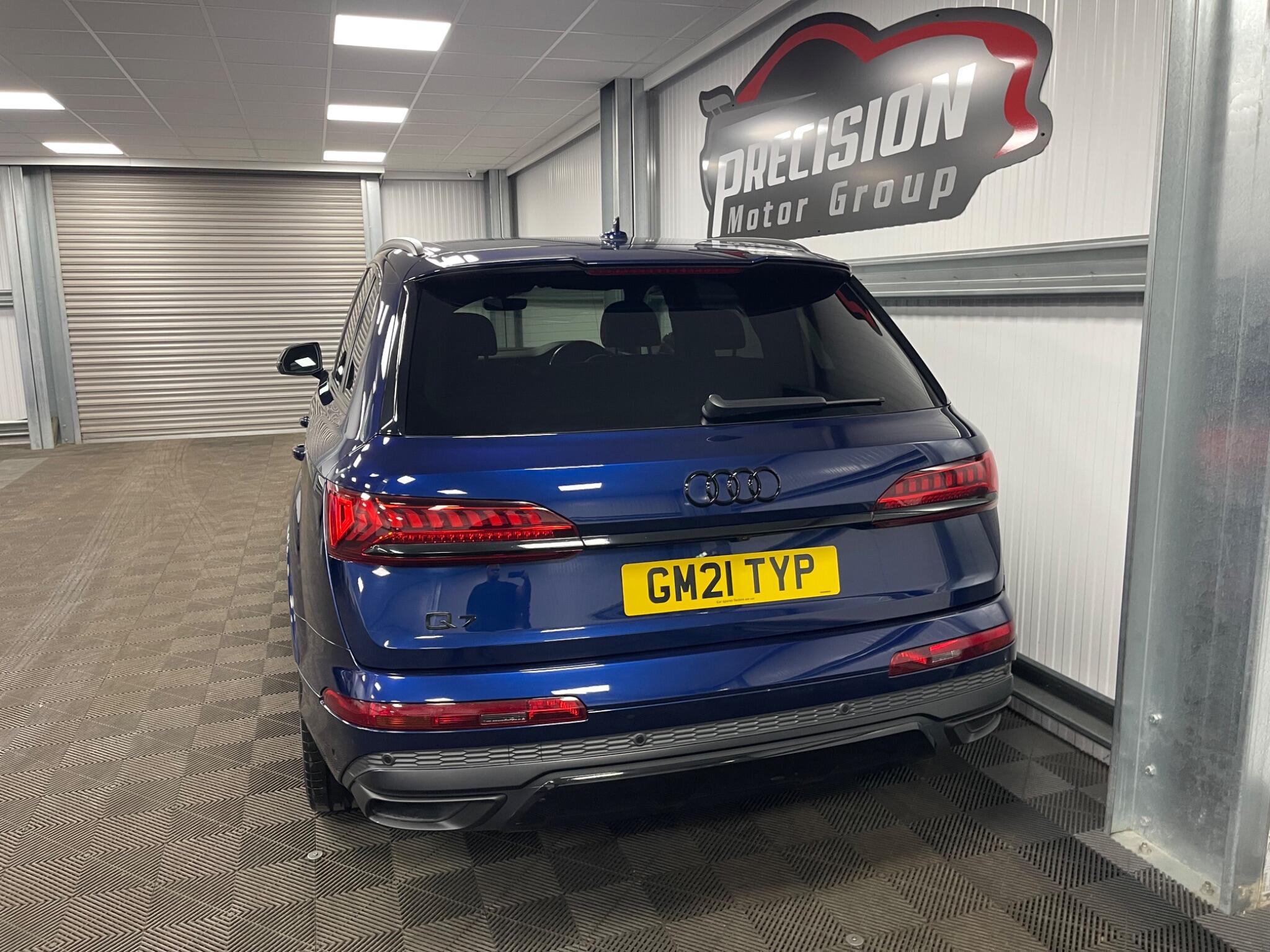 Audi Q7 view 19