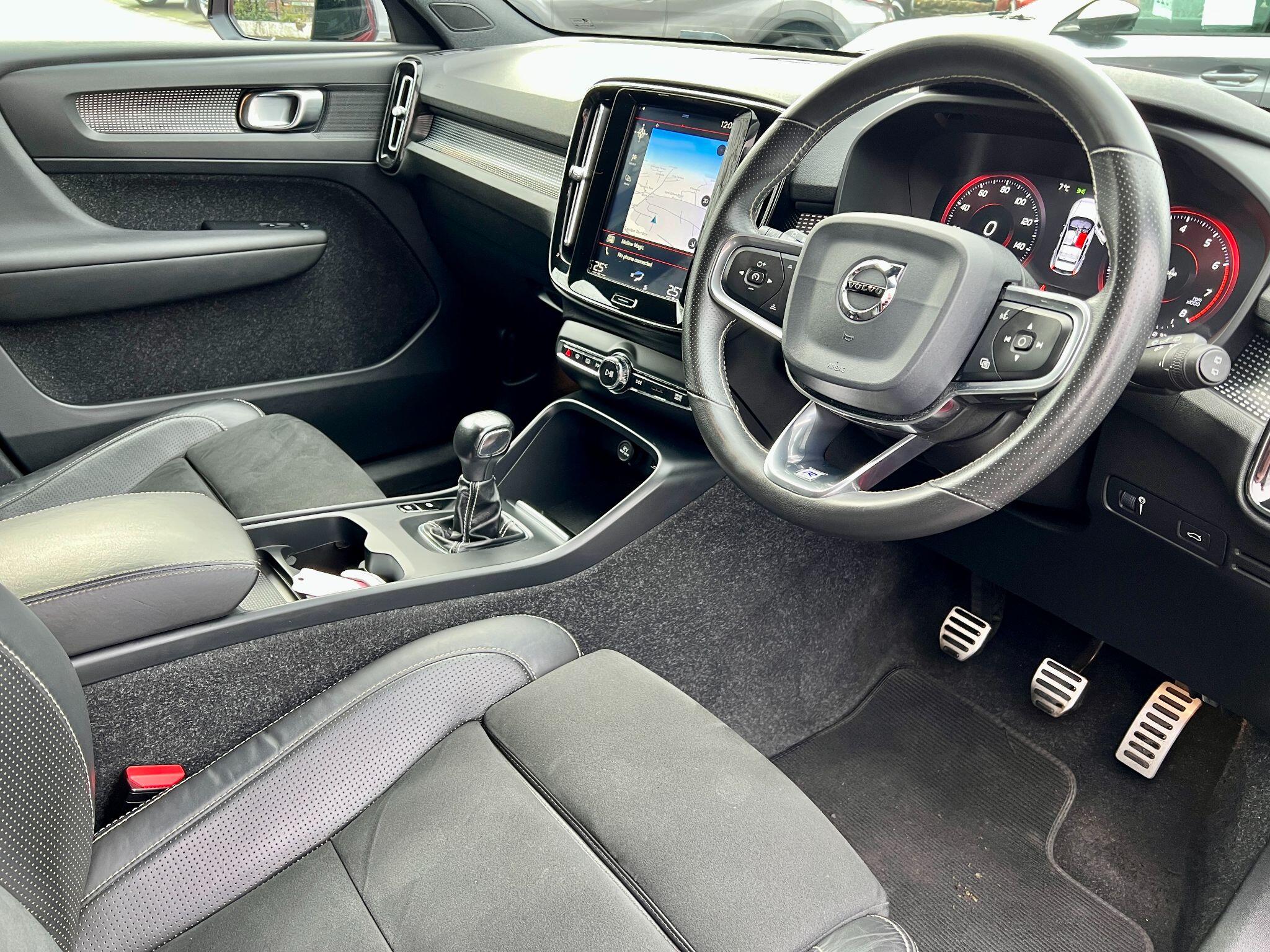 Volvo XC40 view 21