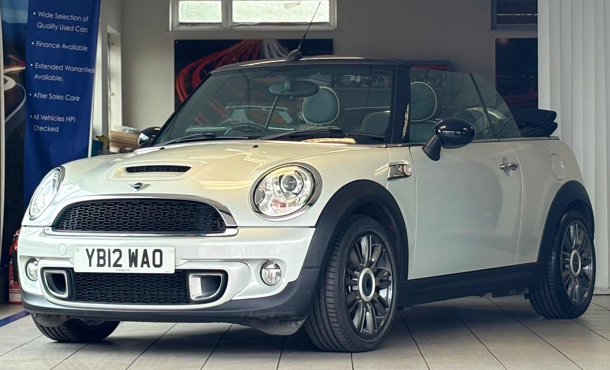 Mini Convertible view 3
