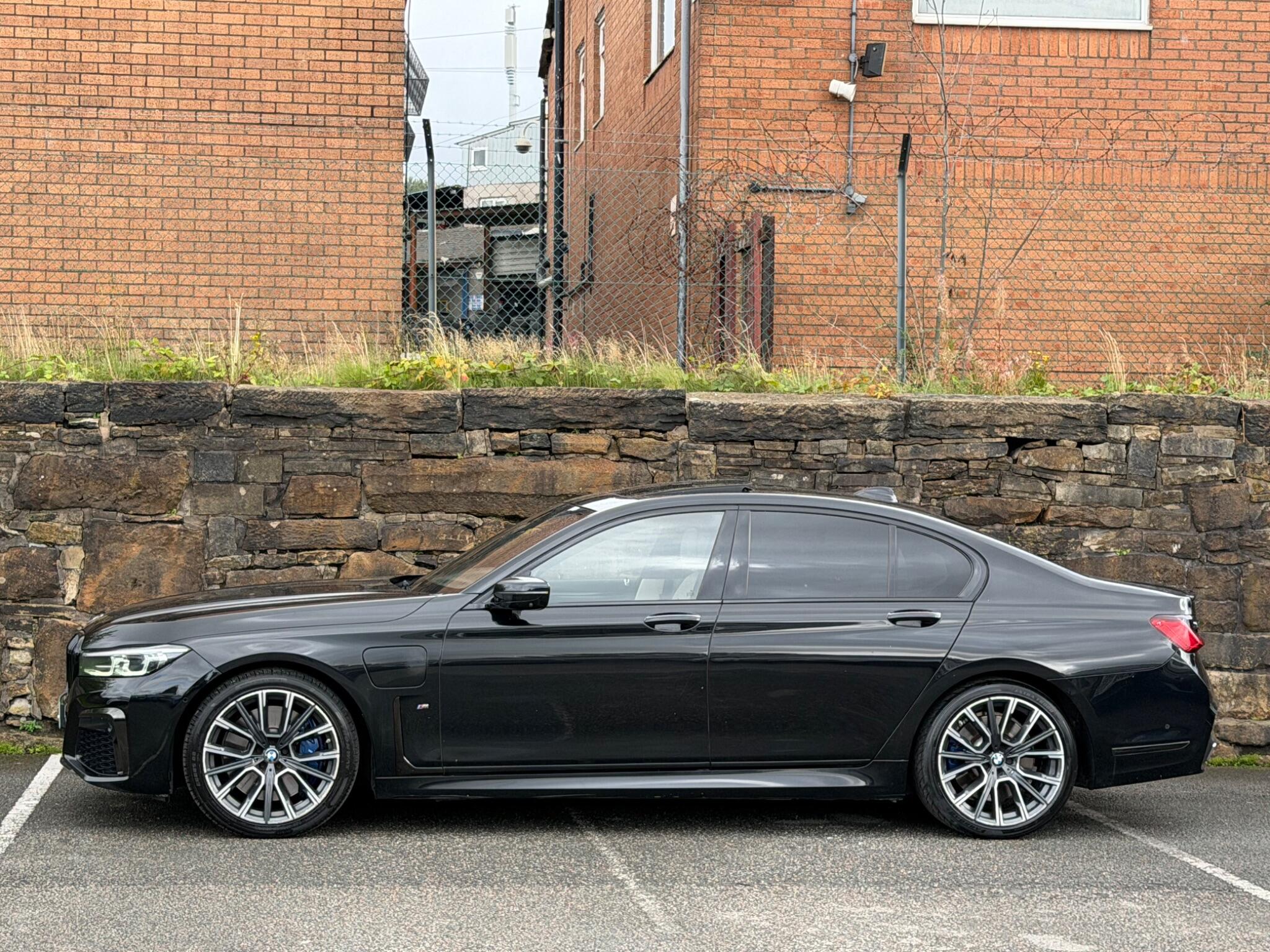 BMW 7 Series view 4
