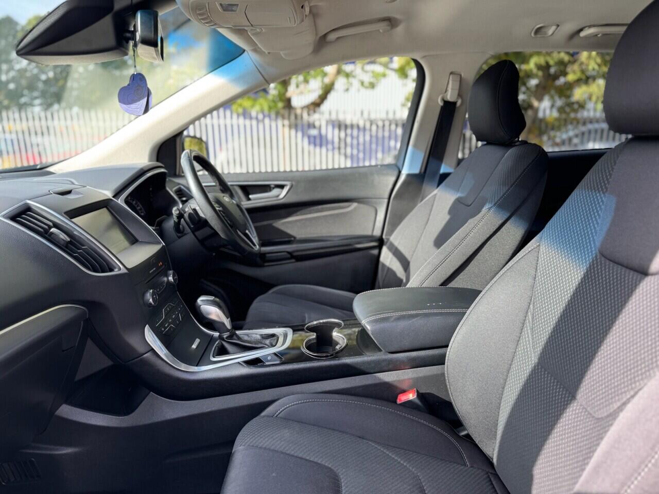 Ford Edge view 27