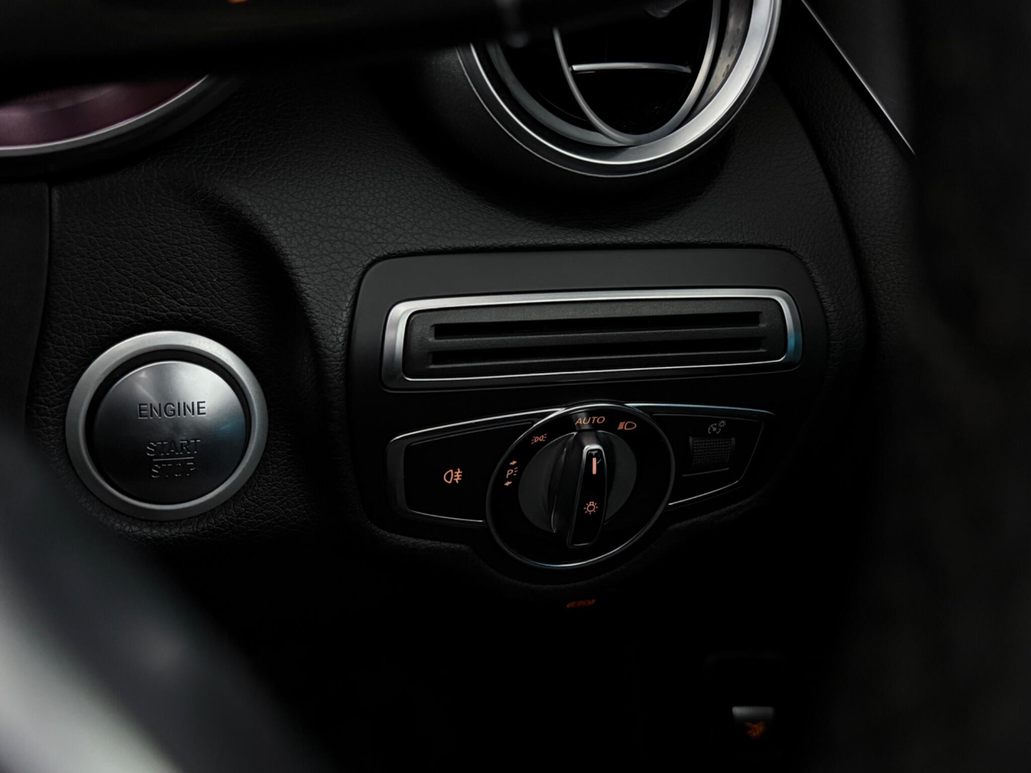 Mercedes-Benz C-Class view 28