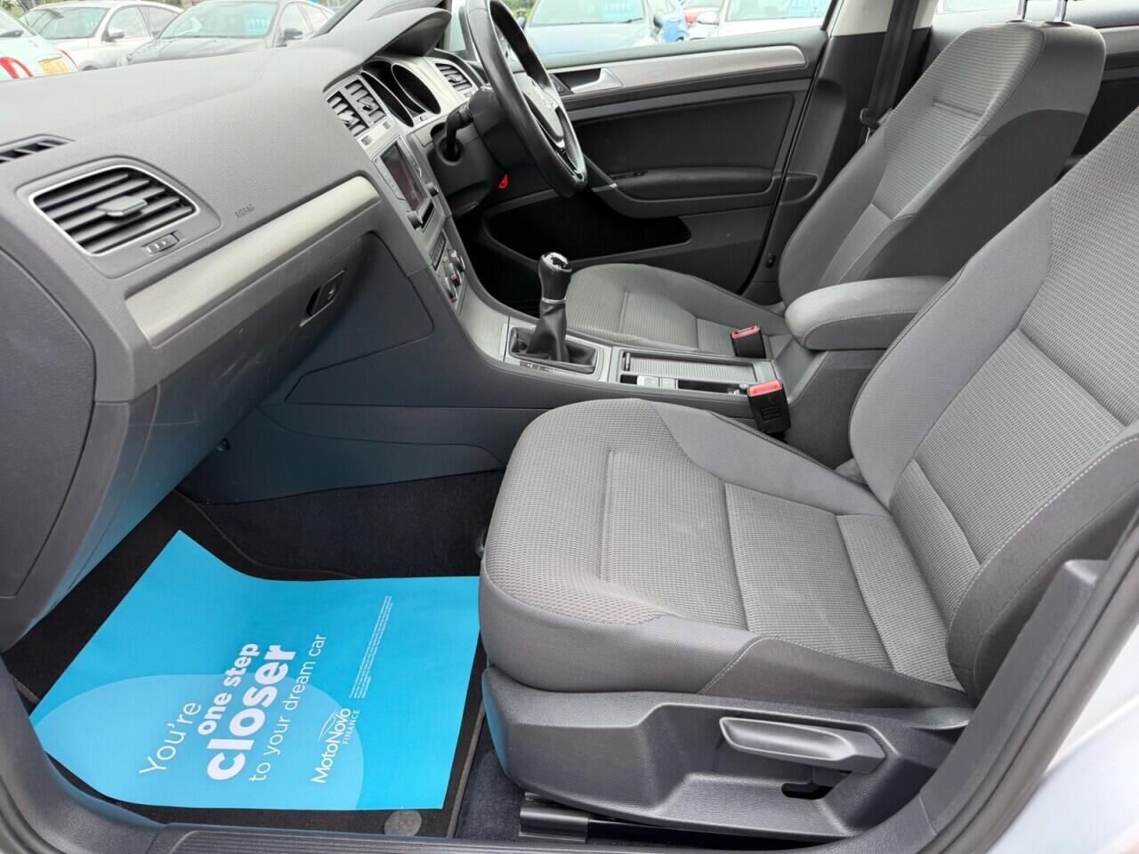 Volkswagen Golf view 24