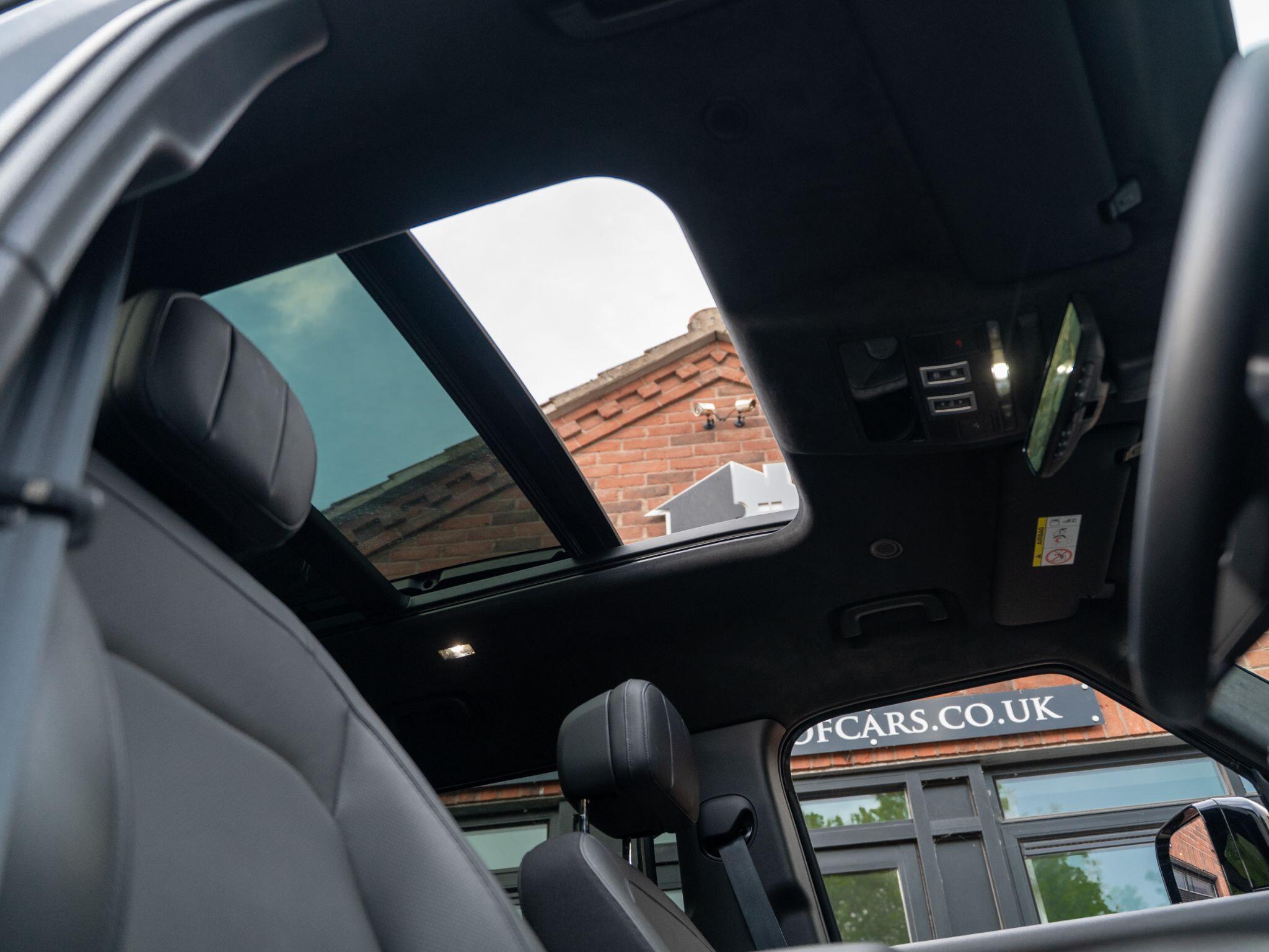 Land Rover Defender 110 view 55