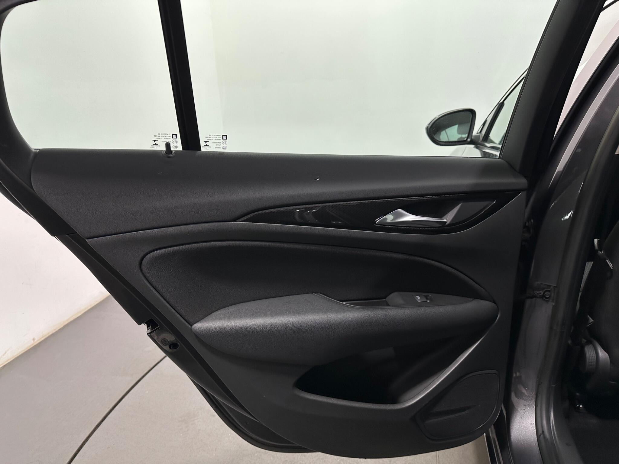 Vauxhall Insignia view 39