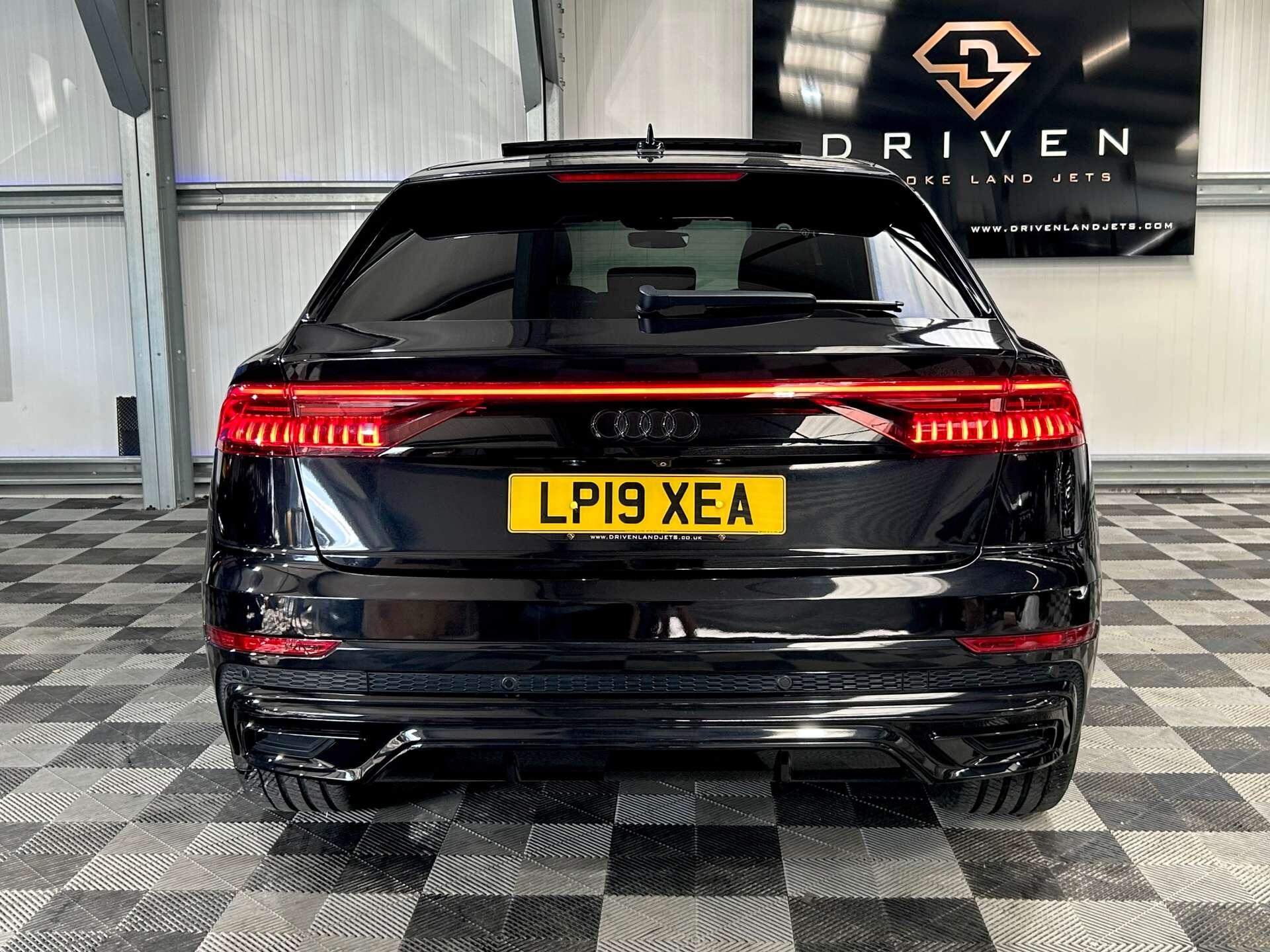 Audi Q8 view 14