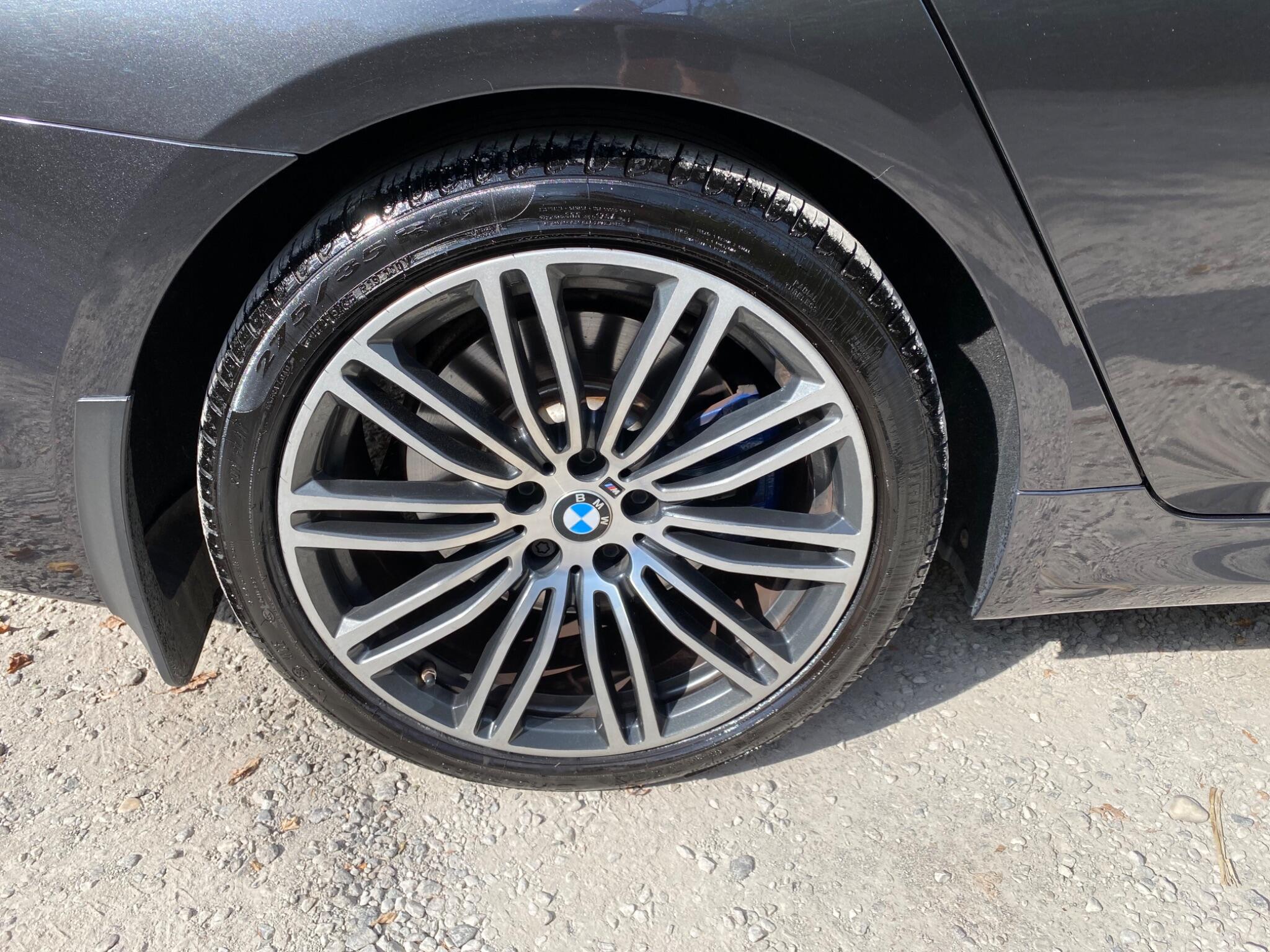 BMW 5 Series view 39