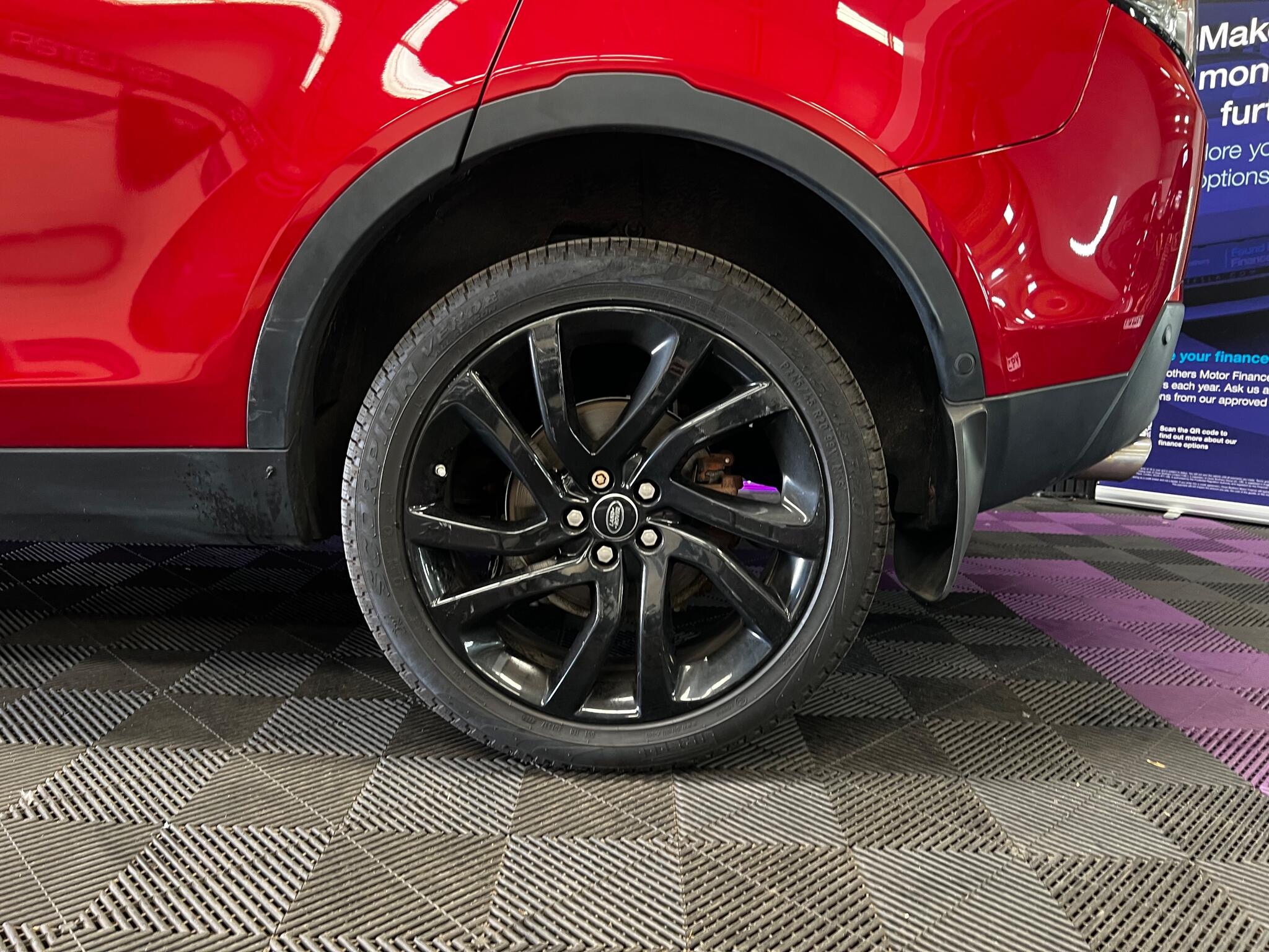 Land Rover Discovery Sport view 45