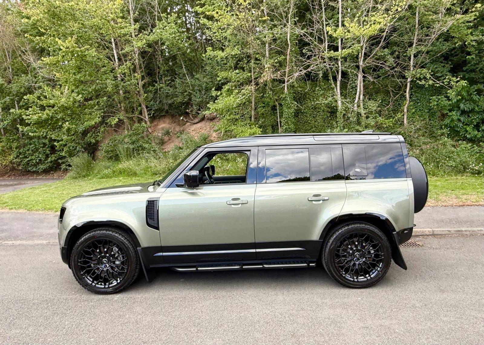 Land Rover Defender view 81
